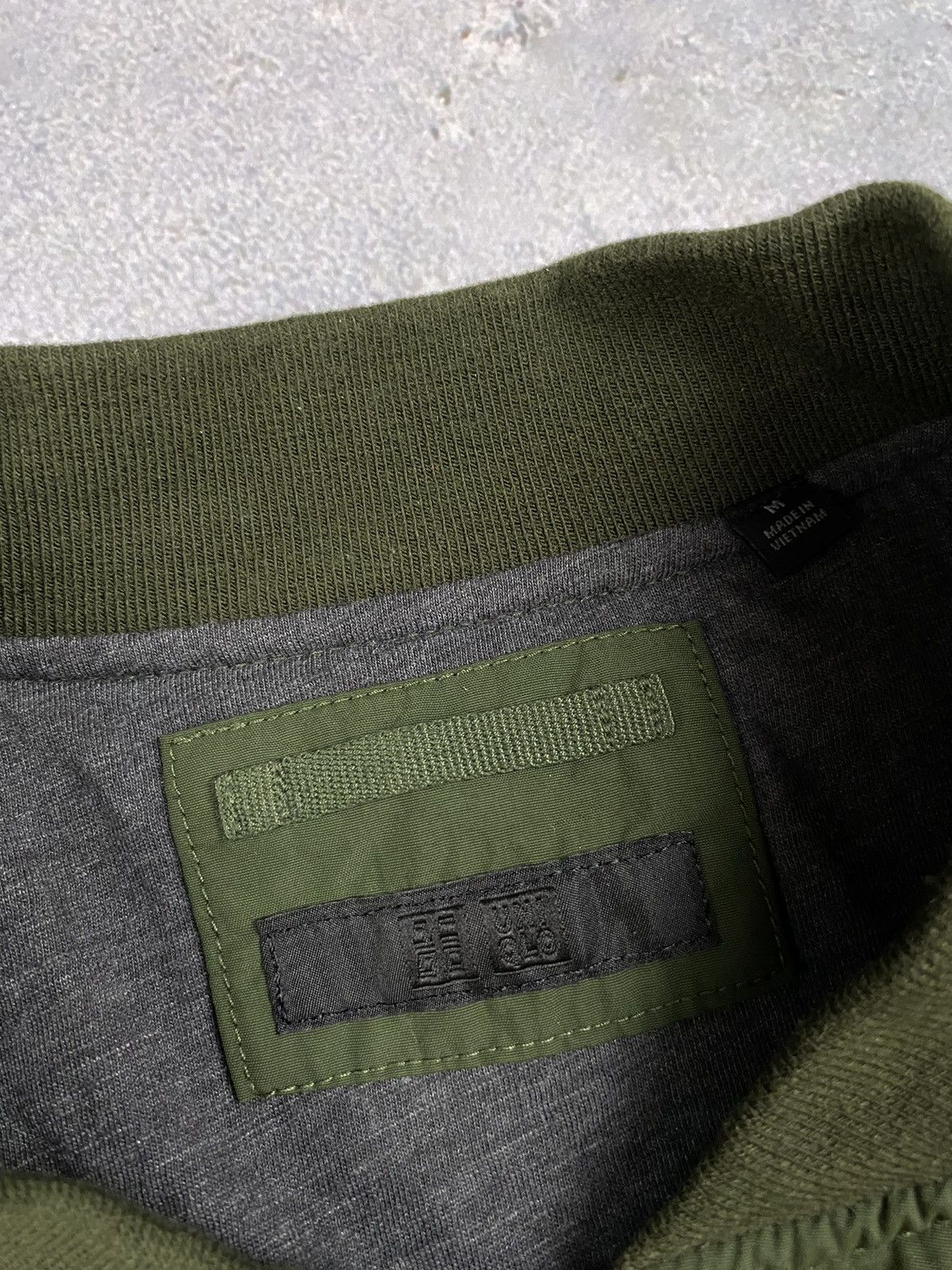 Japanese Brand Uniqlo bomber stylish khaki like MA-1 jacket Size US M / EU 48-50 / 2 - 6 Thumbnail