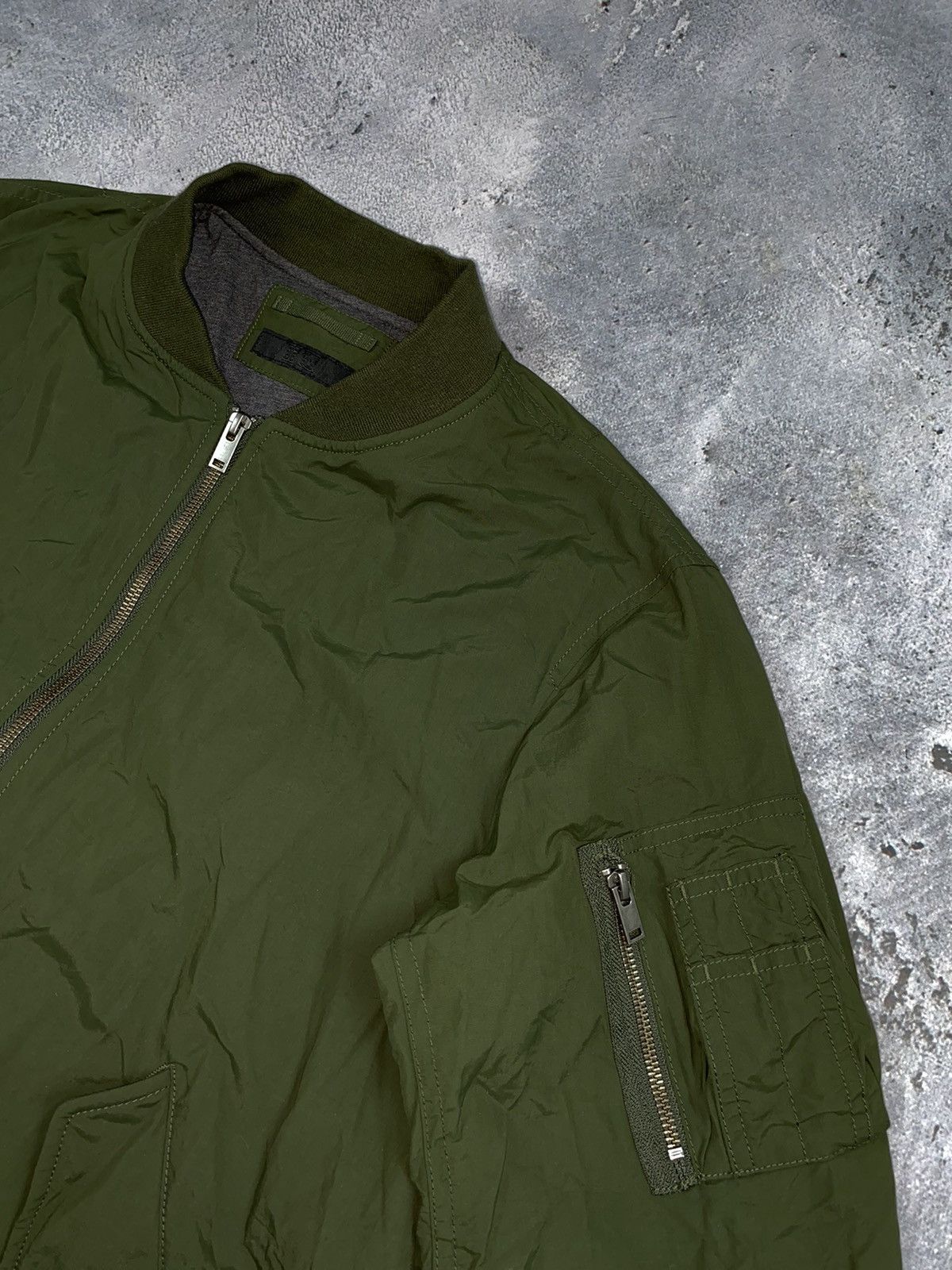 Japanese Brand Uniqlo bomber stylish khaki like MA-1 jacket Size US M / EU 48-50 / 2 - 3 Thumbnail