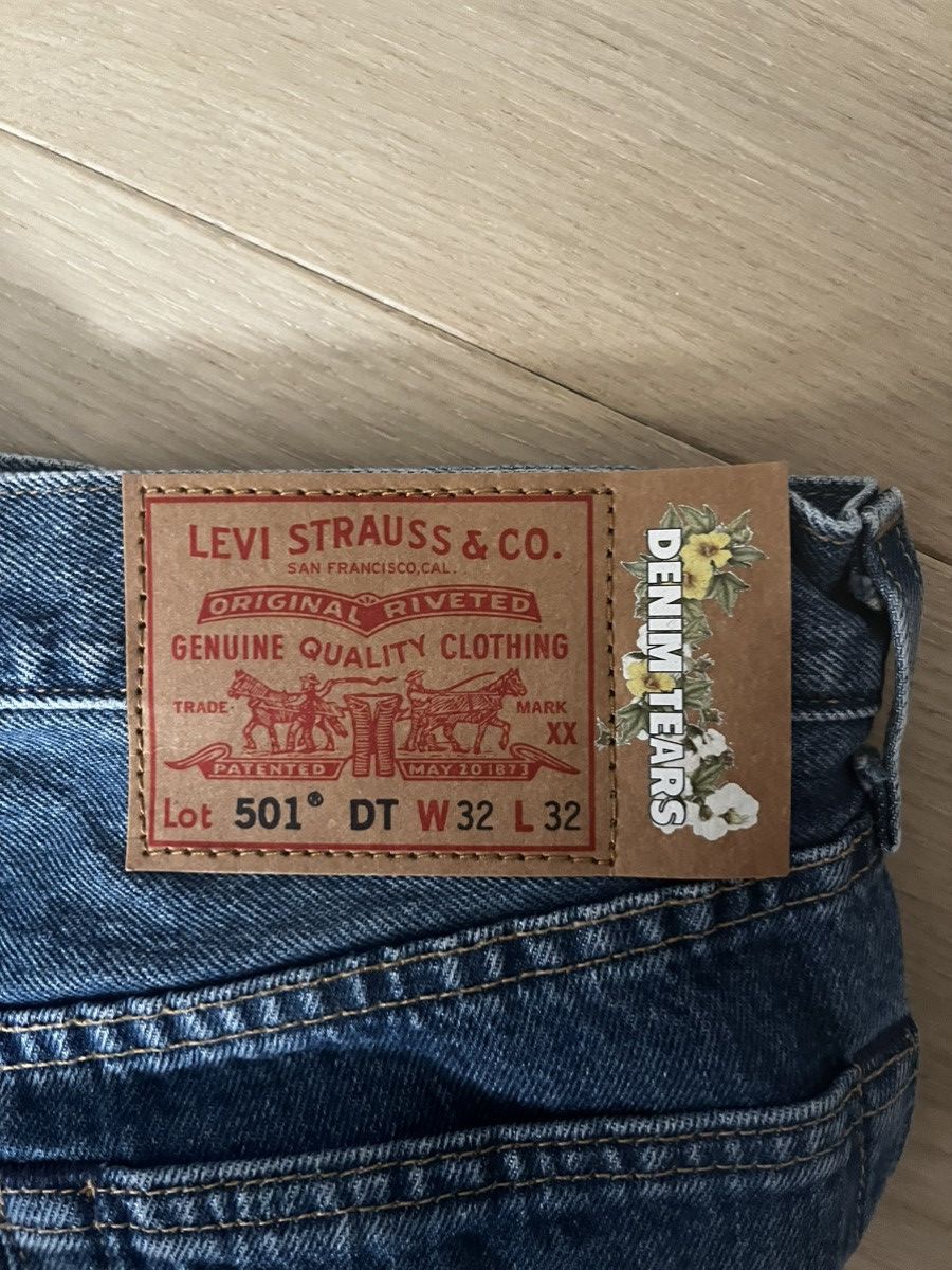 DENIM TEARS × Levi's Denim Tears x Levi's 501 Cotton Wreath Jean Dark Wash Size US 32 / EU 48 - 2 Thumbnail