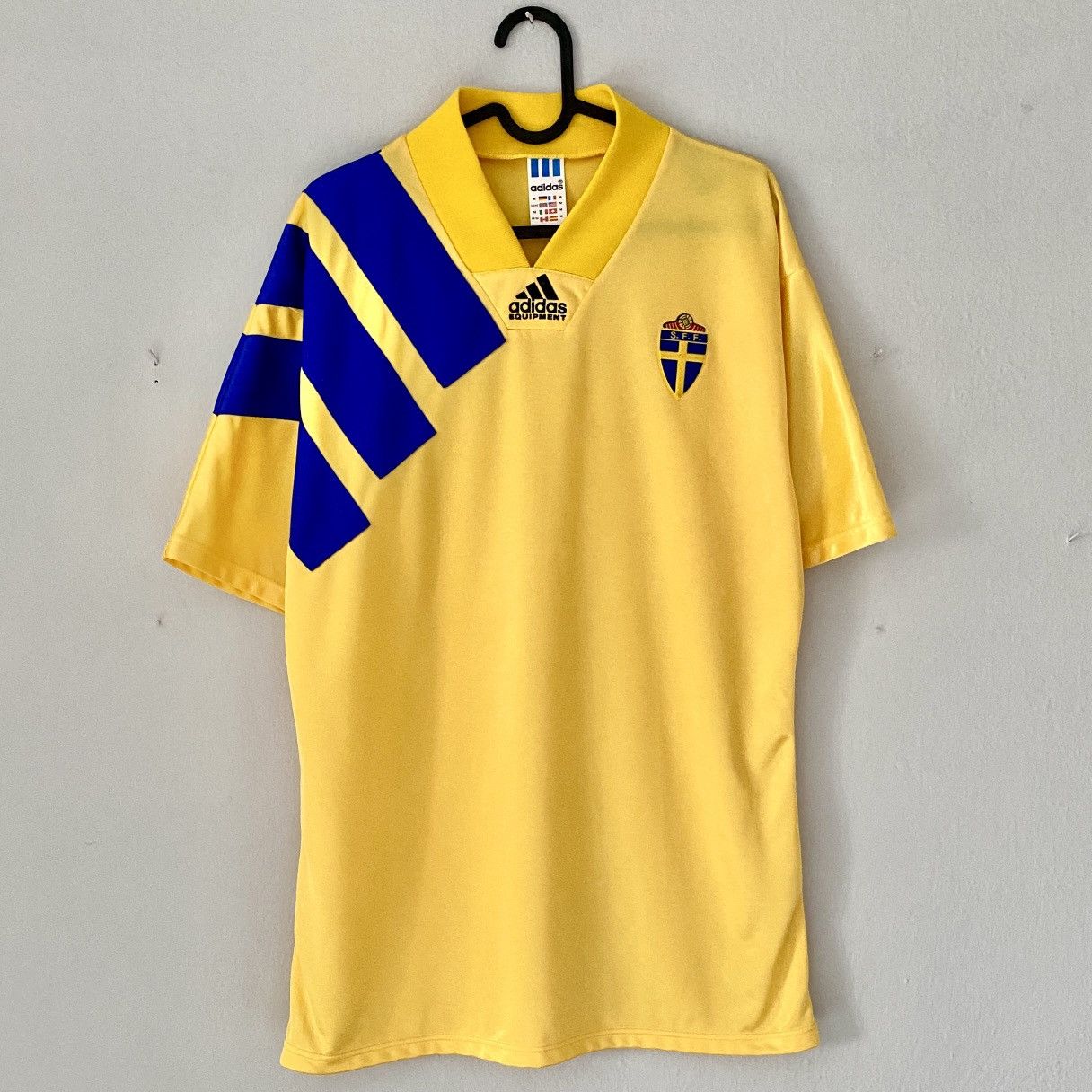 Adidas × Vintage 1991 1993 Sweden Adidas Retro Vintage Home Kit Soccer Jersey Size US M / EU 48-50 / 2 - 3 Thumbnail