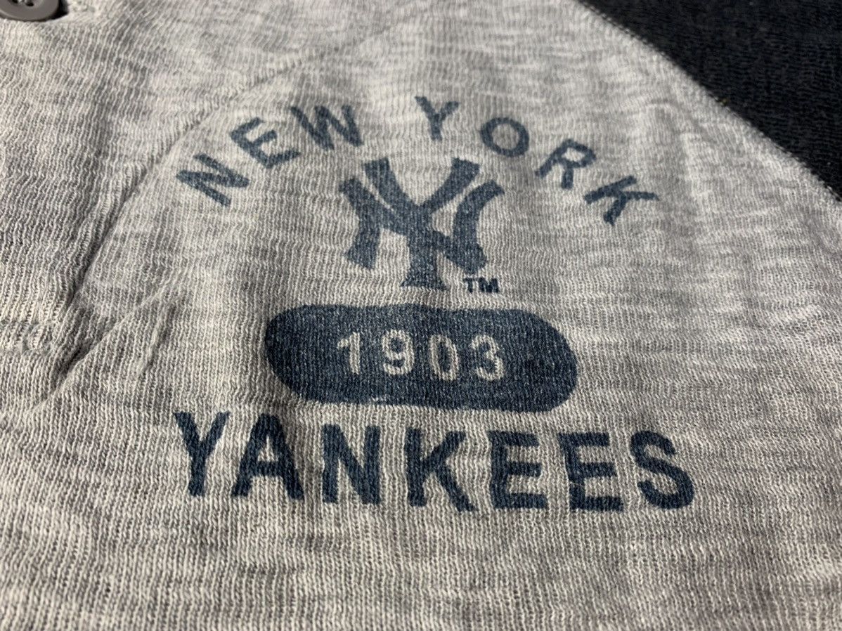 MLB New York Yankees Long Sleeve Raglan Tee S-M Size US S / EU 44-46 / 1 - 4 Thumbnail