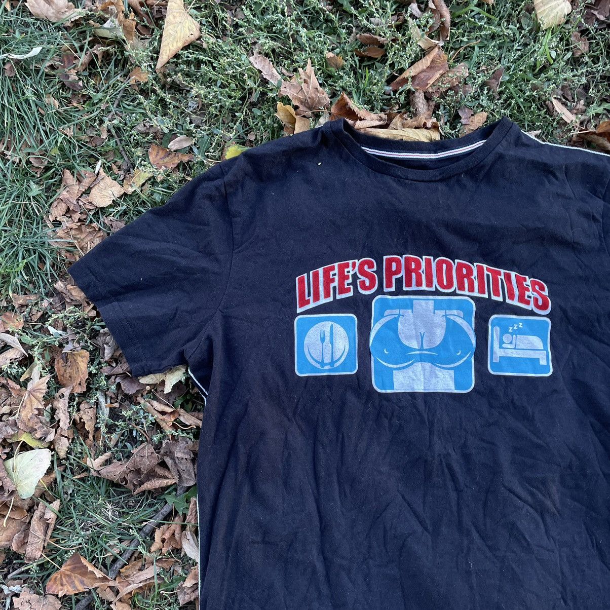Vintage Vintage Y2K Adult Tee Life Priorities Tits M Size US M / EU 48-50 / 2 - 2 Thumbnail