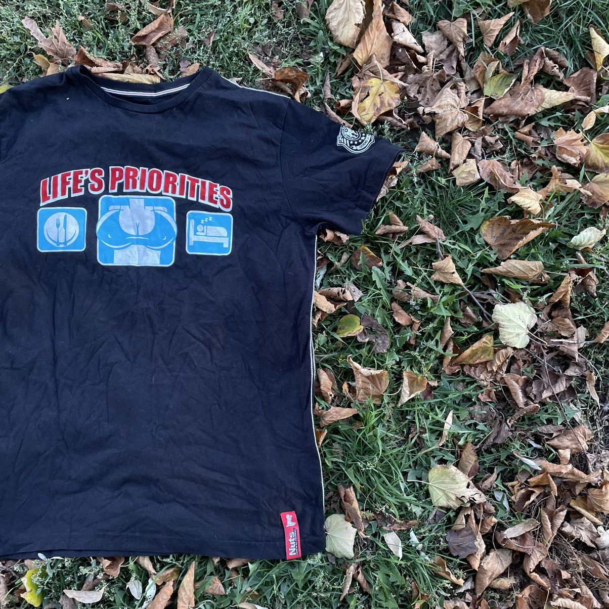 Vintage Vintage Y2K Adult Tee Life Priorities Tits M Size US M / EU 48-50 / 2 - 3 Thumbnail
