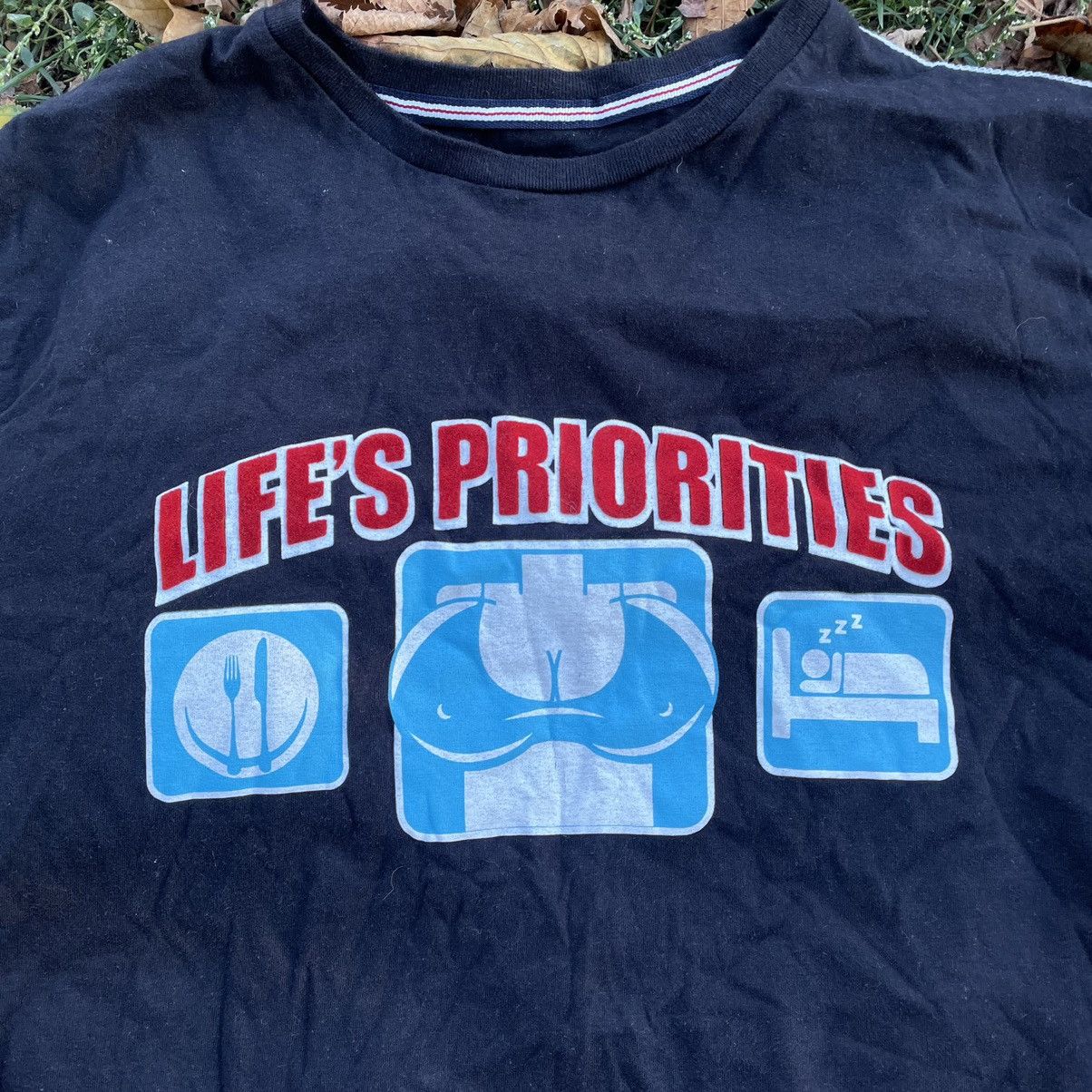 Vintage Vintage Y2K Adult Tee Life Priorities Tits M Size US M / EU 48-50 / 2 - 4 Thumbnail