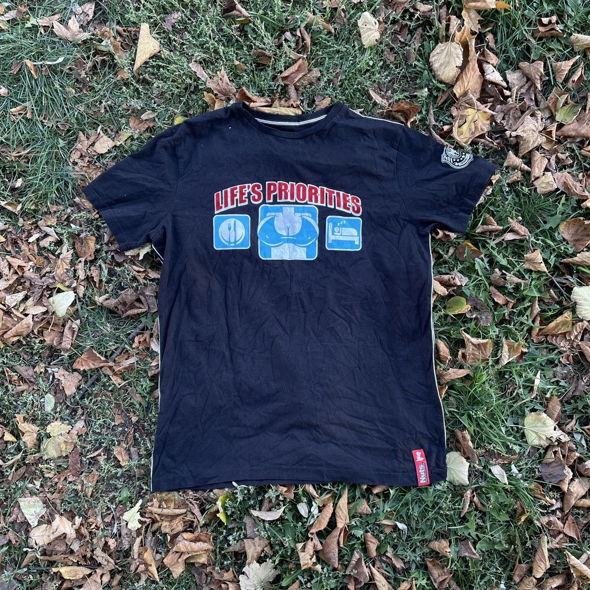 Vintage Vintage Y2K Adult Tee Life Priorities Tits M Size US M / EU 48-50 / 2 - 1 Thumbnail