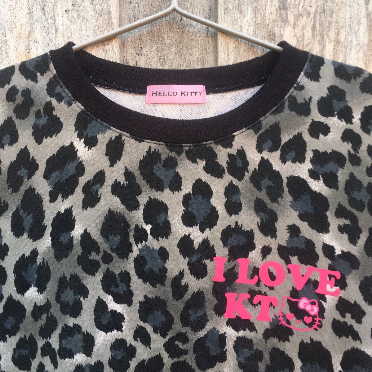 Japanese Brand × Vintage Hello Kitty Leopard Print Crewneck Sweatshirt Size L / US 10 / IT 46 - 2 Thumbnail