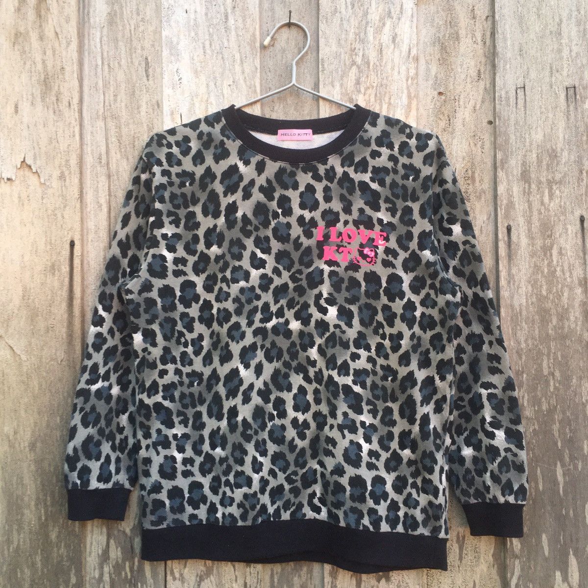 Japanese Brand × Vintage Hello Kitty Leopard Print Crewneck Sweatshirt Size L / US 10 / IT 46 - 5 Thumbnail