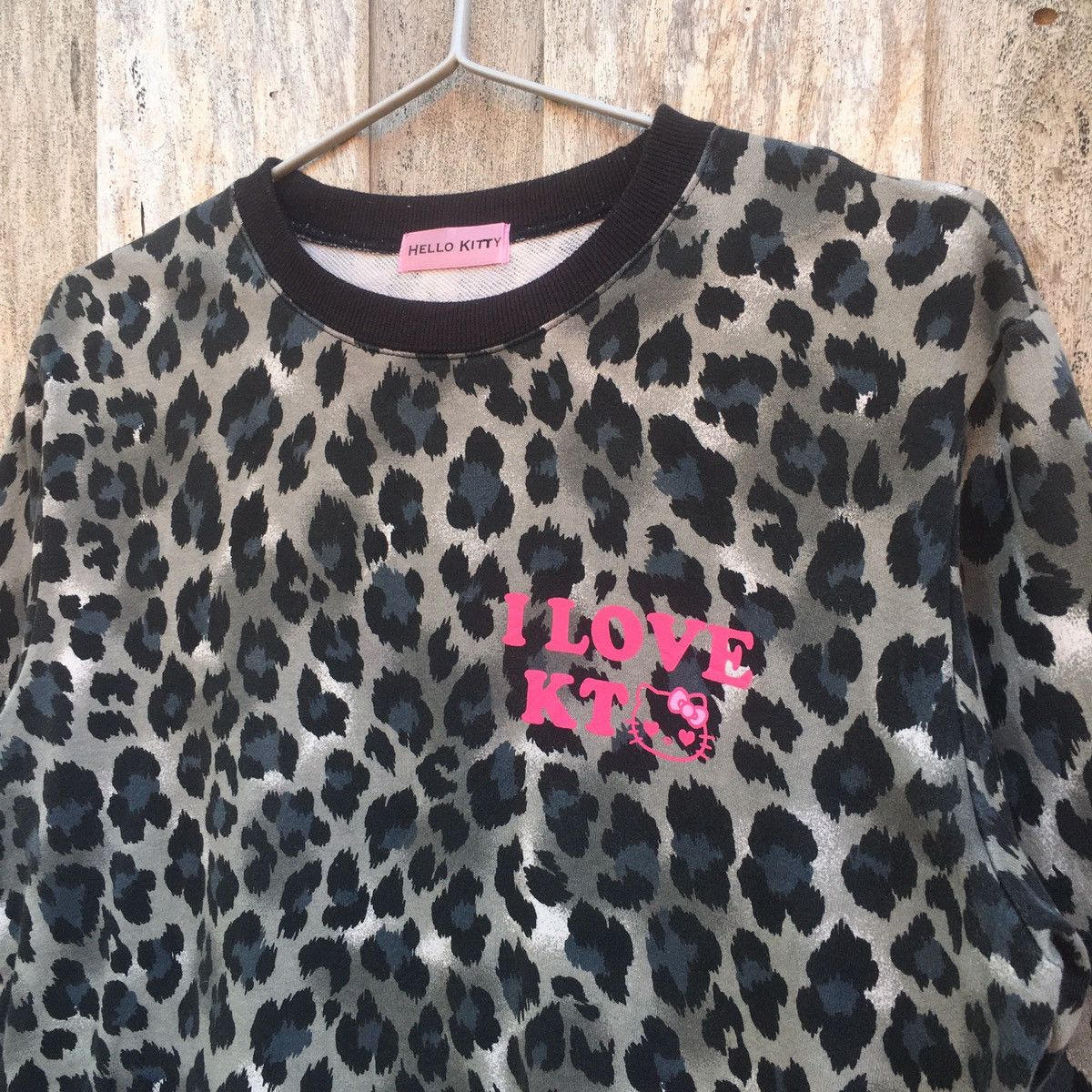 Japanese Brand × Vintage Hello Kitty Leopard Print Crewneck Sweatshirt Size L / US 10 / IT 46 - 3 Thumbnail