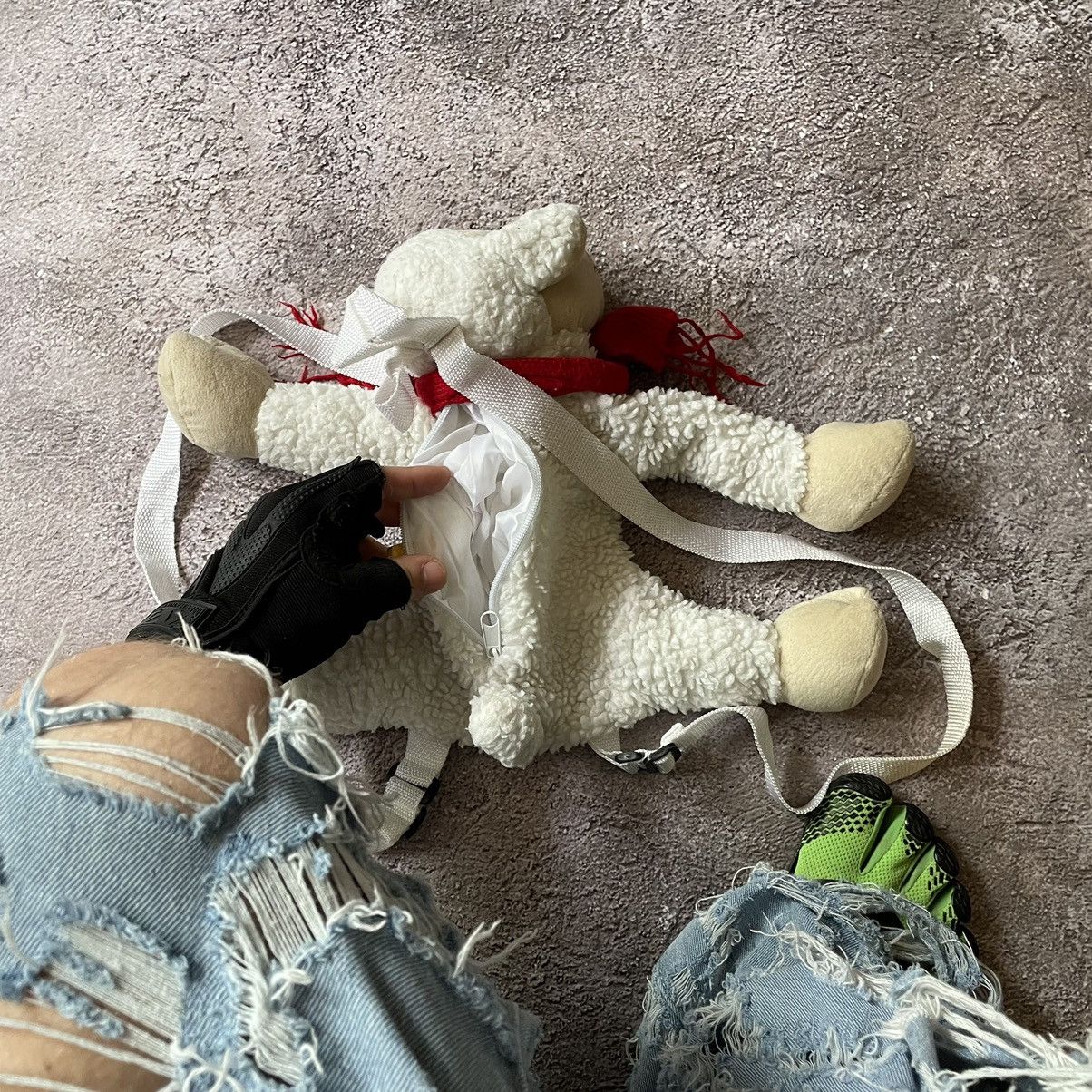 Vintage Vintage Y2K 90s Plush Goat Backpack Toy Cream Grunge Slim OS Size ONE SIZE - 9 Thumbnail
