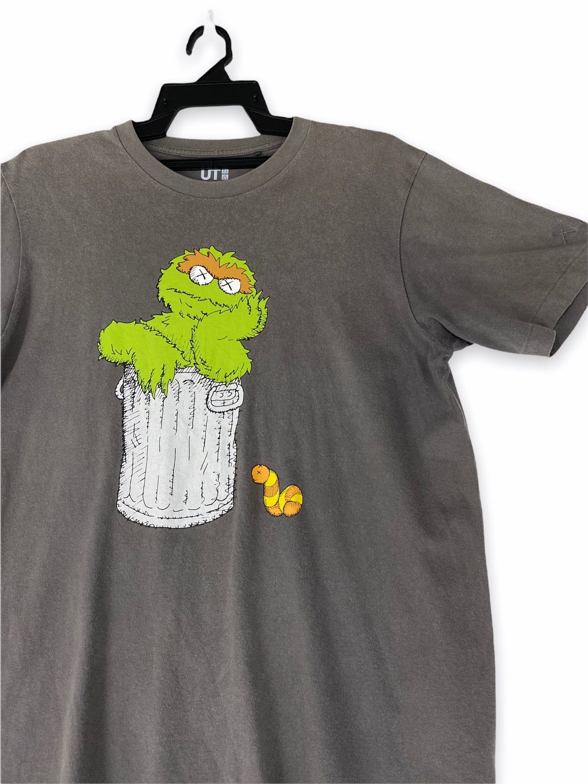 Japanese Brand × Kaws × Uniqlo Rare Collaboration Size US L / EU 52-54 / 3 - 2 Thumbnail