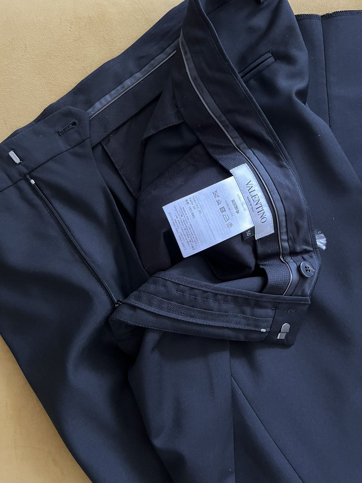 Valentino $1K+ Wool/mohair pleated trousers, IT50, made in Italy Size 40R - 8 Thumbnail