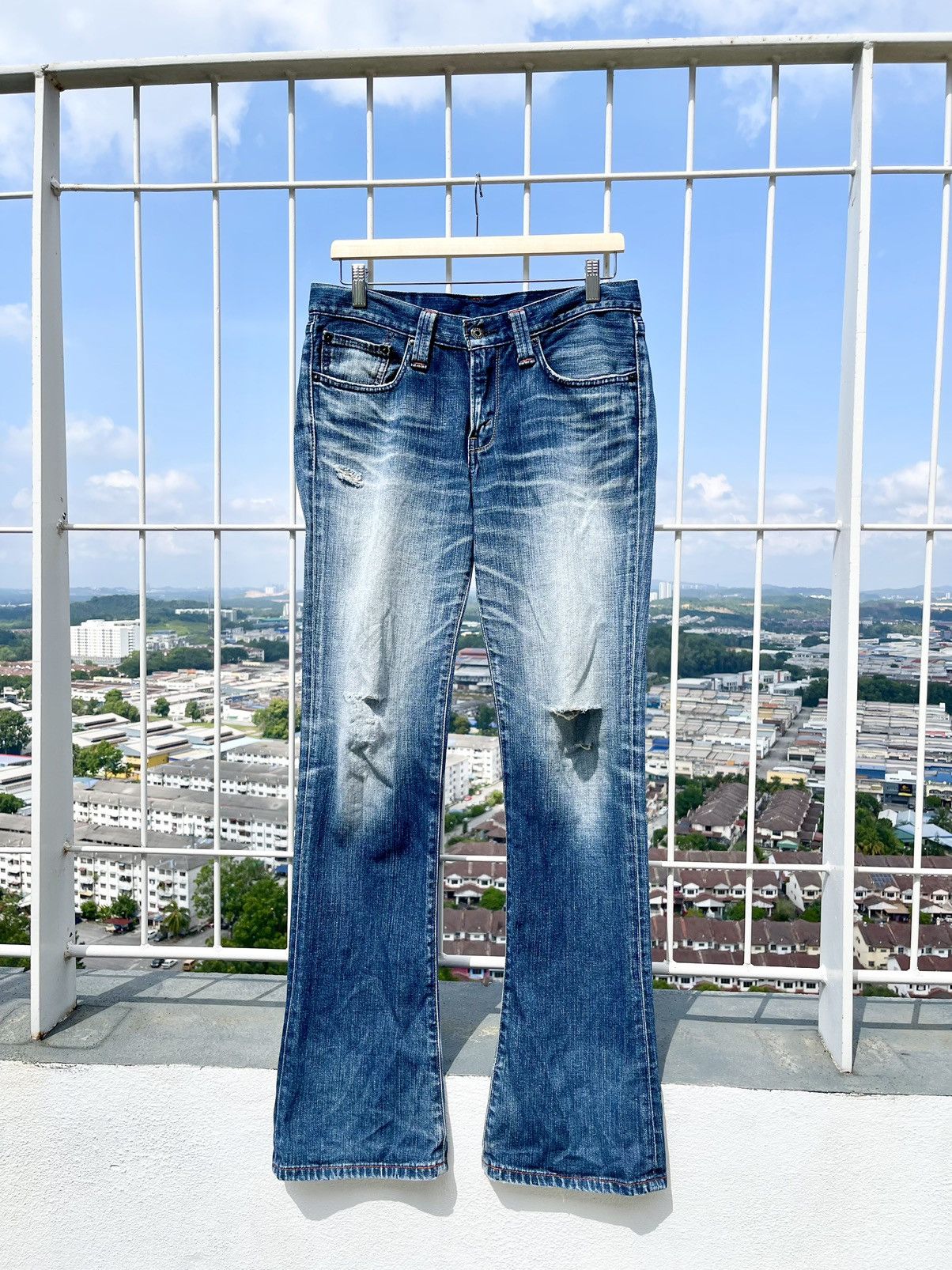 Levi's VINTAGE SICK DISTRESSED FLARED LEVIS 517 SIZE 32X32 Size US 32 / EU 48 - 1 Thumbnail