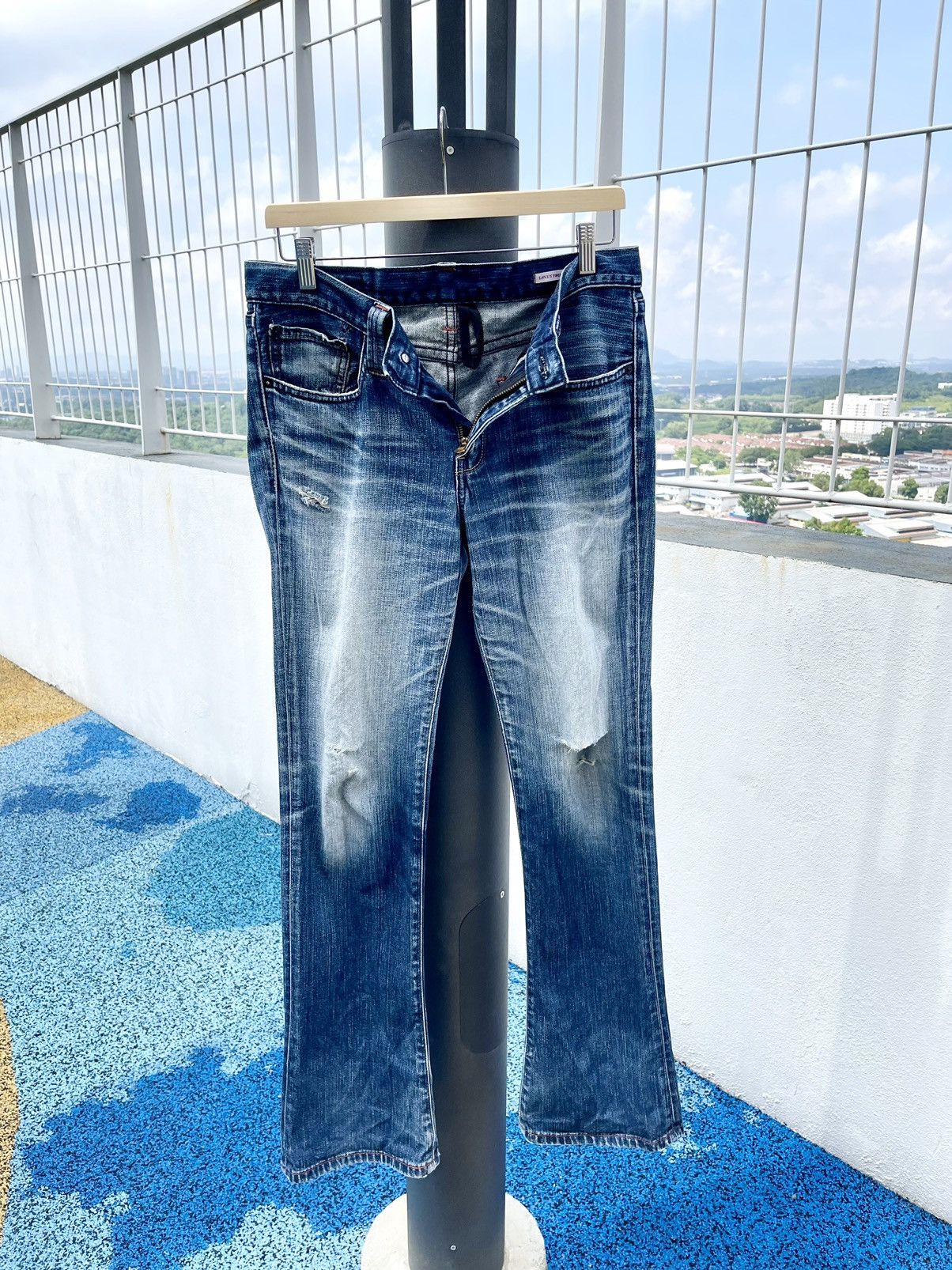 Levi's VINTAGE SICK DISTRESSED FLARED LEVIS 517 SIZE 32X32 Size US 32 / EU 48 - 2 Thumbnail
