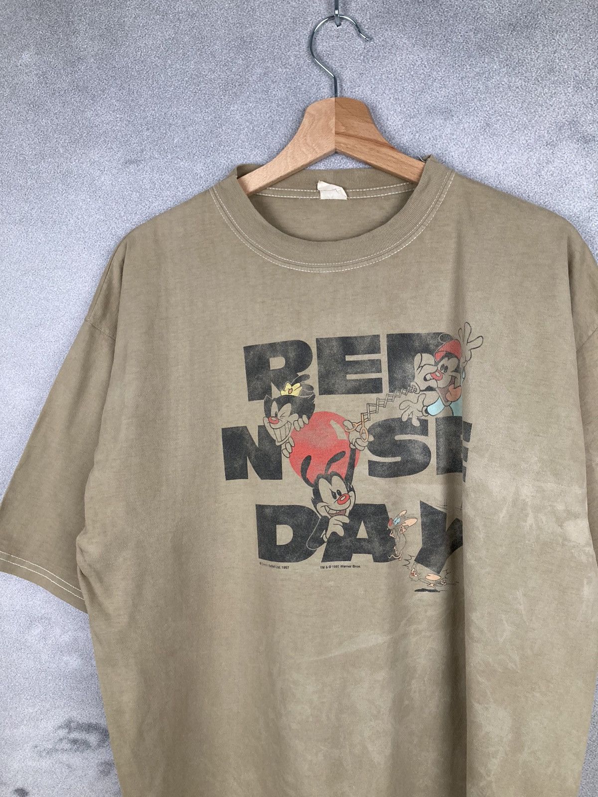 Vintage Vintage Warner Bros Red Nose Day 1997 Movie Comics Size US XL / EU 56 / 4 - 3 Thumbnail