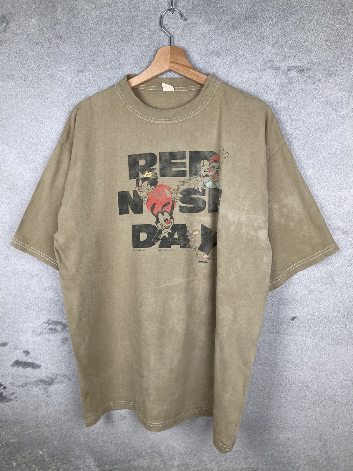 Vintage Vintage Warner Bros Red Nose Day 1997 Movie Comics Size US XL / EU 56 / 4 - 2 Thumbnail
