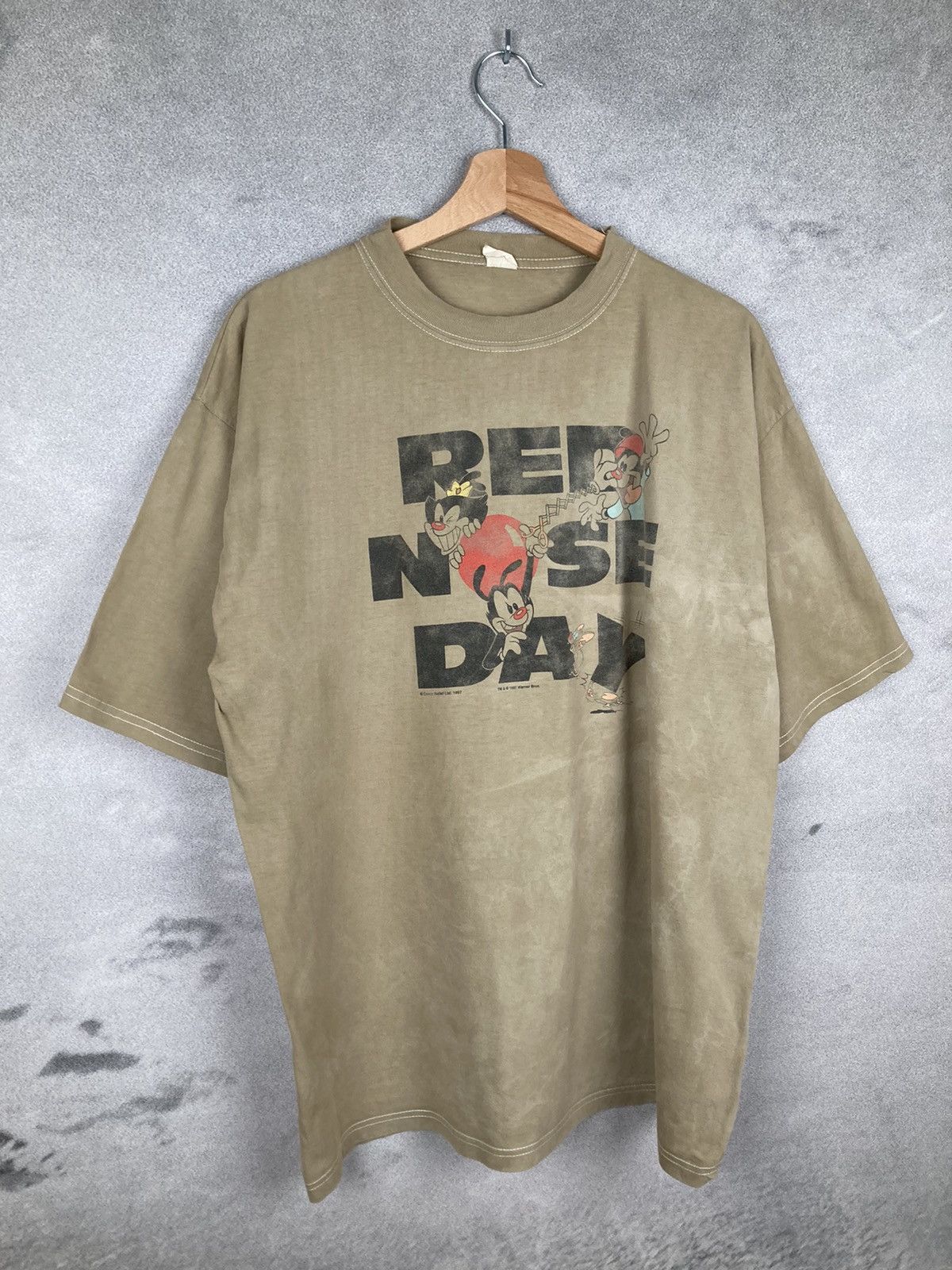 Vintage Vintage Warner Bros Red Nose Day 1997 Movie Comics Size US XL / EU 56 / 4 - 5 Thumbnail