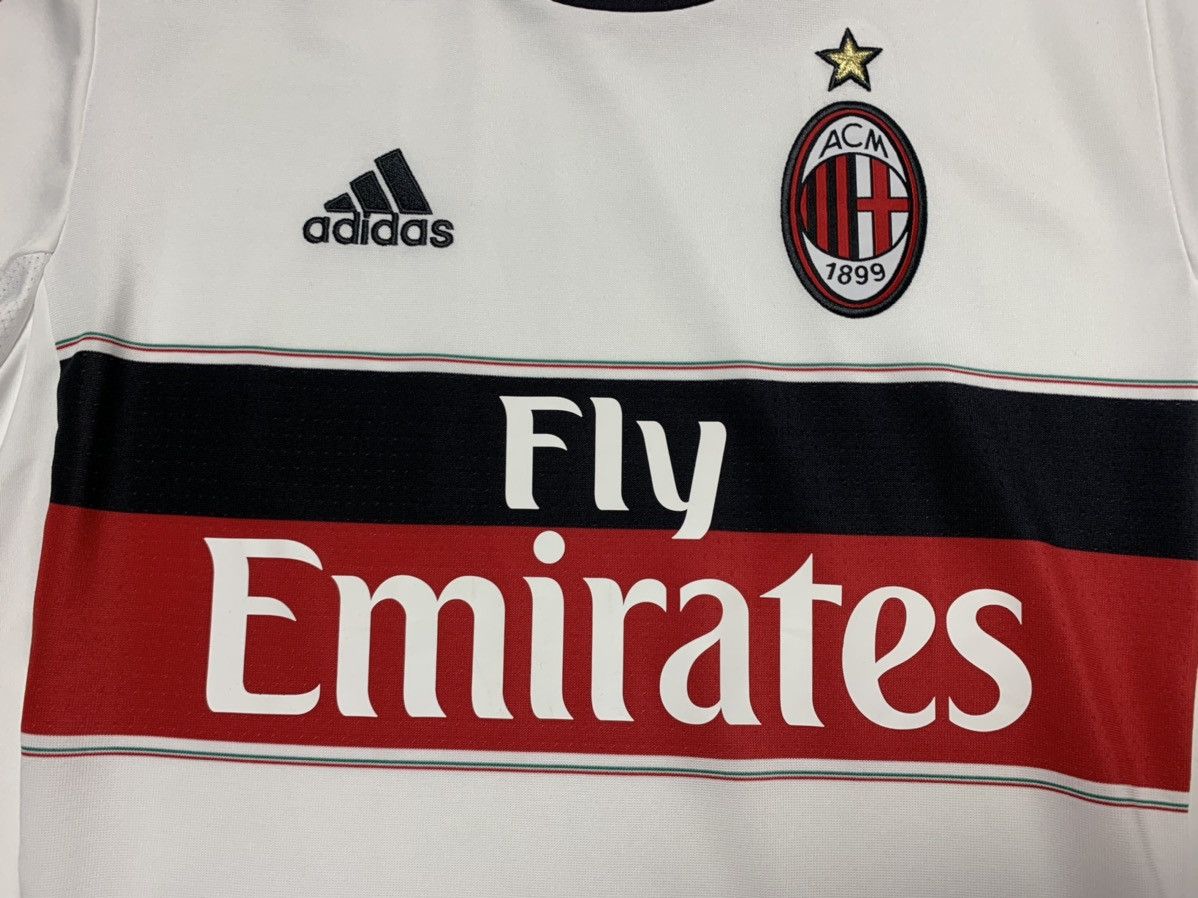 Adidas × Vintage Vintage AC Milan soccer jersey Adidas size S Size US S / EU 44-46 / 1 - 5 Thumbnail