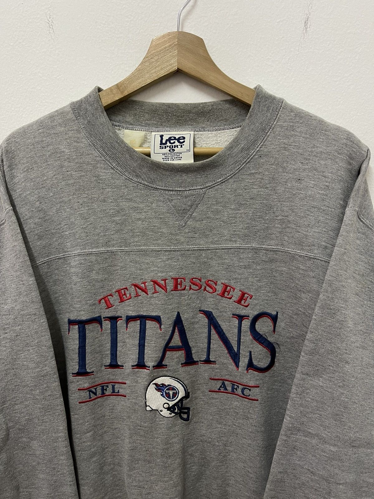 Lee × NFL × Vintage Vintage Lee Sport Tennessee Titans Spell Out Sweatshirt Size US L / EU 52-54 / 3 - 2 Thumbnail
