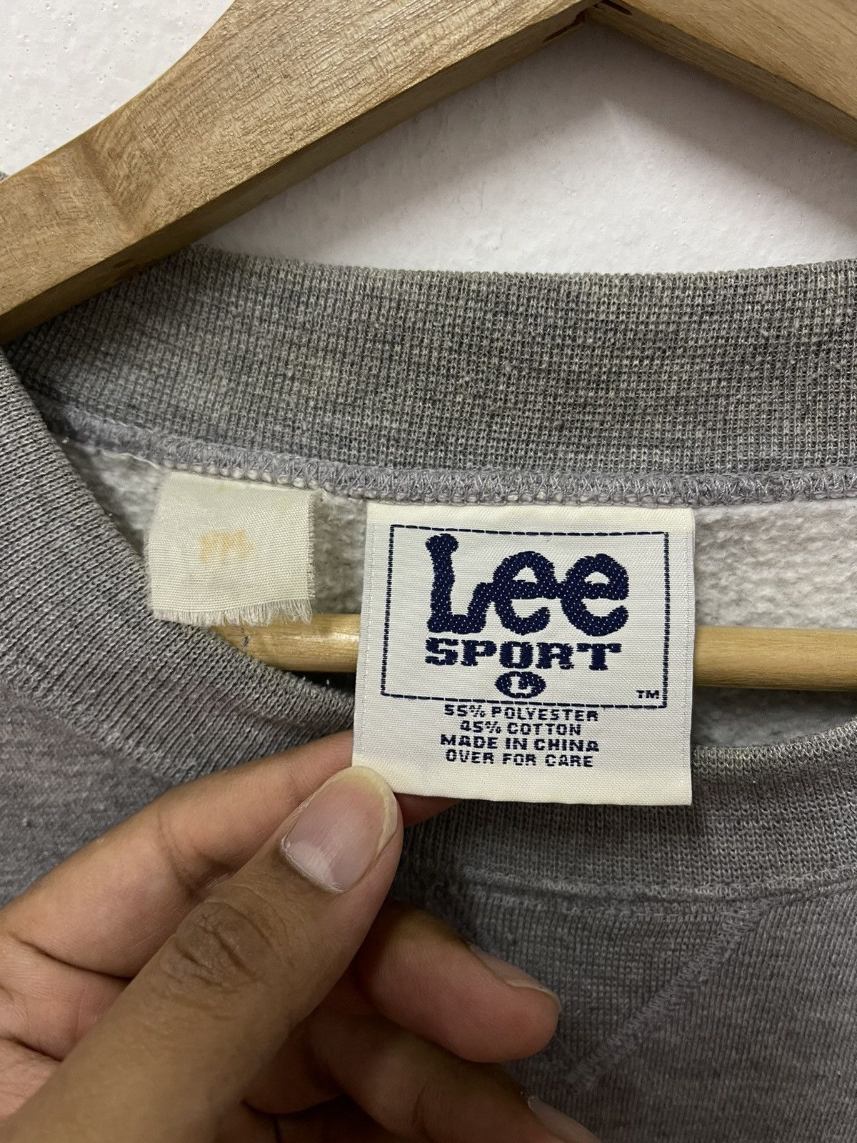 Lee × NFL × Vintage Vintage Lee Sport Tennessee Titans Spell Out Sweatshirt Size US L / EU 52-54 / 3 - 6 Thumbnail
