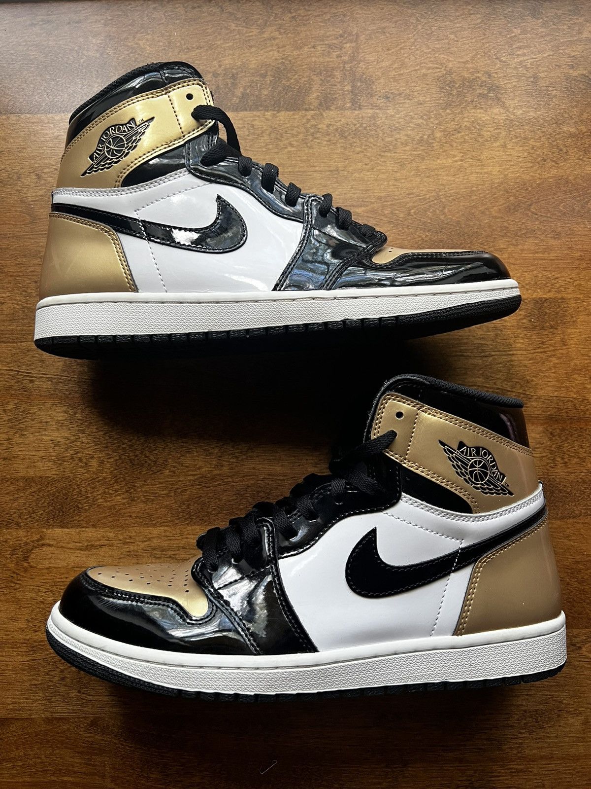 Jordan Brand Nike Air Jordan 1 Retro High OG NRG Gold Toe Size US 10.5 / EU 43-44 - 4 Thumbnail