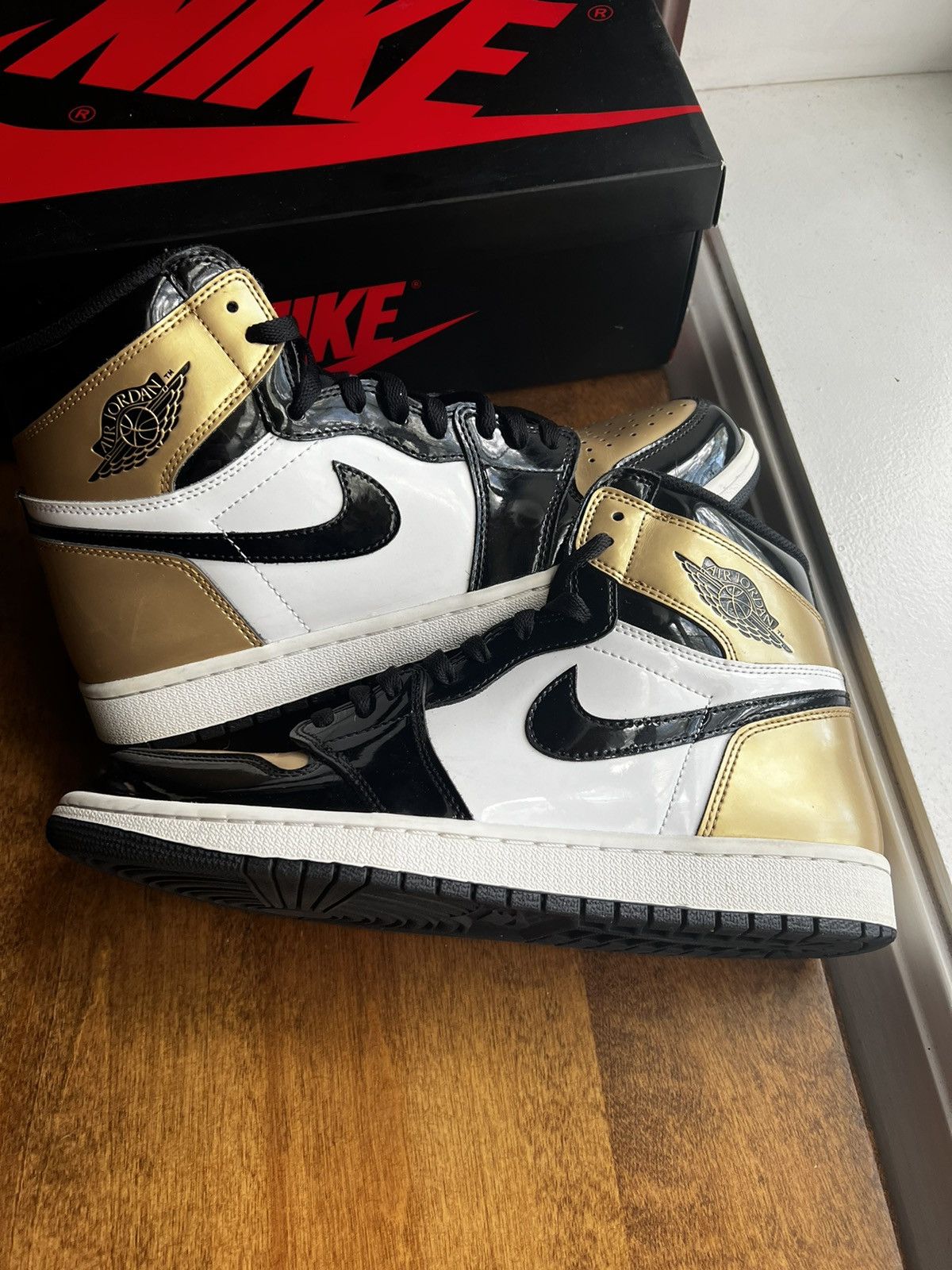 Air Jordan 1 Retro High OG NRG Gold Toe 【公式通販】