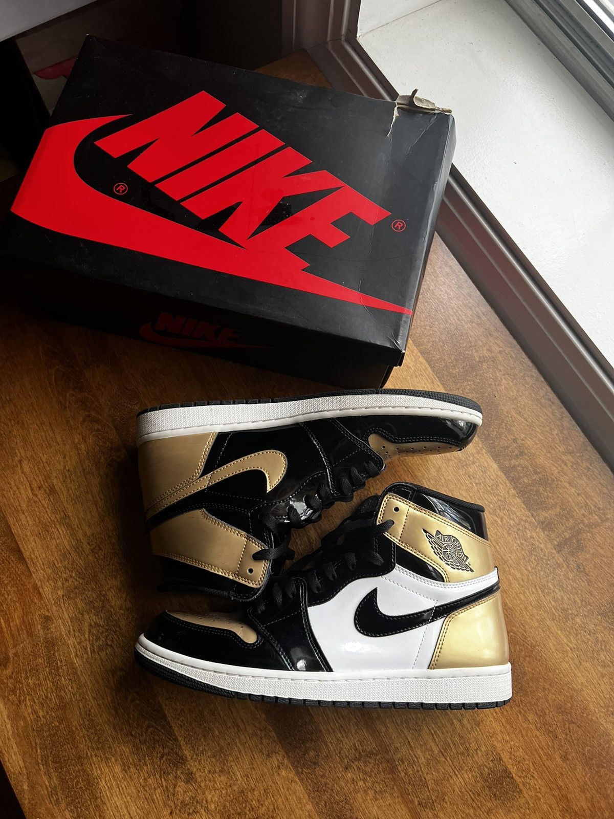 Jordan Brand Nike Air Jordan 1 Retro High OG NRG Gold Toe Size US 10.5 / EU 43-44 - 2 Thumbnail