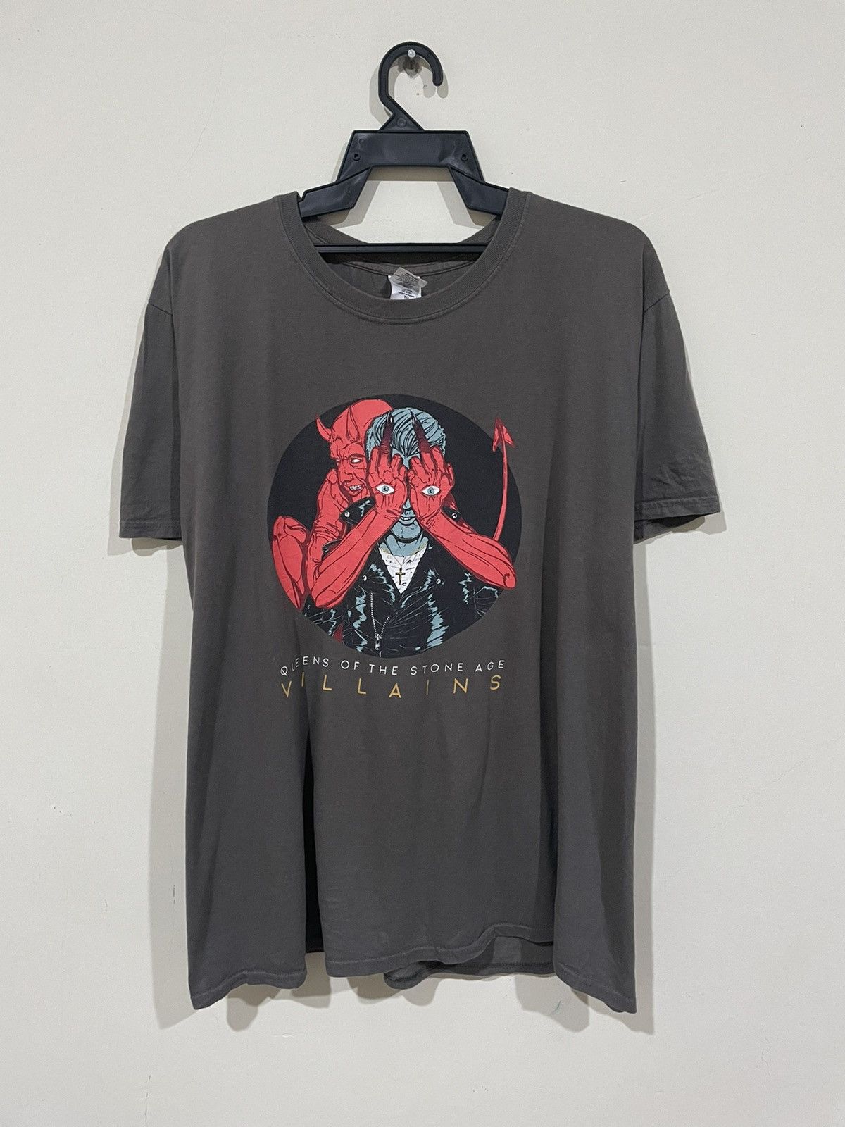 Band Tees Queen Of Stone Age Villains Album Cover Tee Size US XL / EU 56 / 4 - 1 Thumbnail