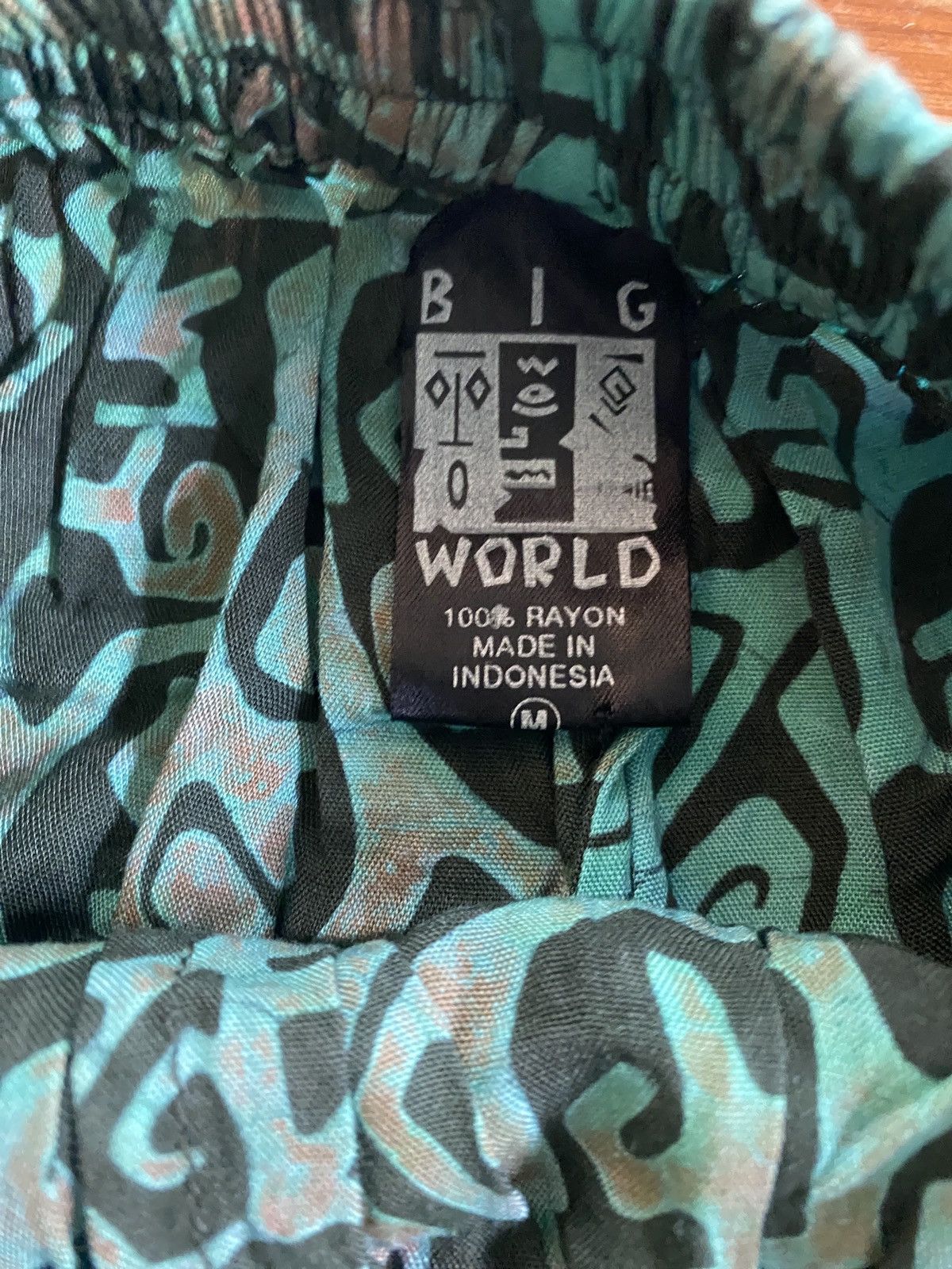 Vintage Vintage 80’s Big World Tribal Pattern Rayon Short Shorts Size US 28 / EU 44 - 6 Thumbnail