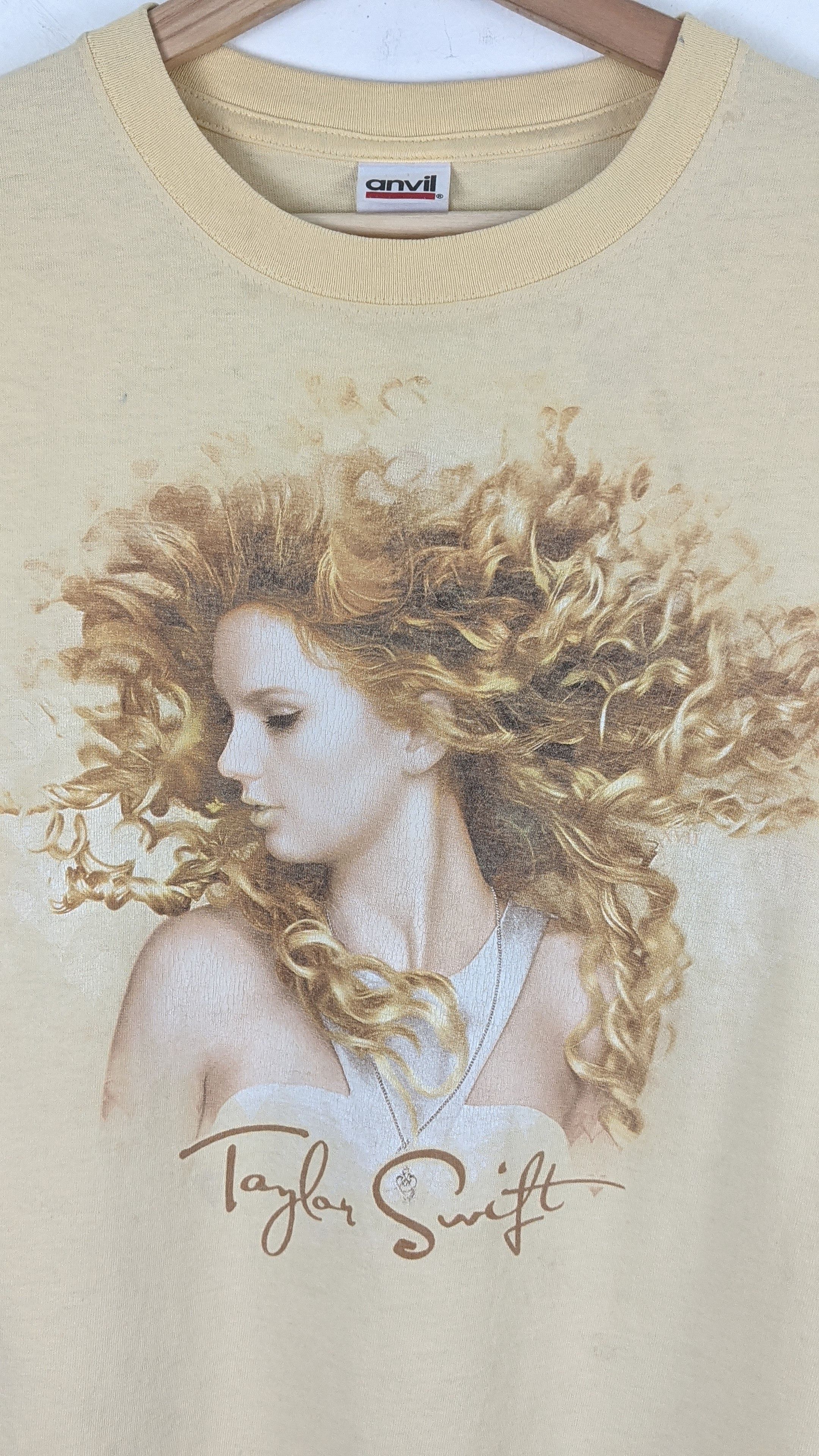 Band Tees × Rap Tees Taylor Swift Fearless Tour Shirt Size US S / EU 44-46 / 1 - 3 Thumbnail
