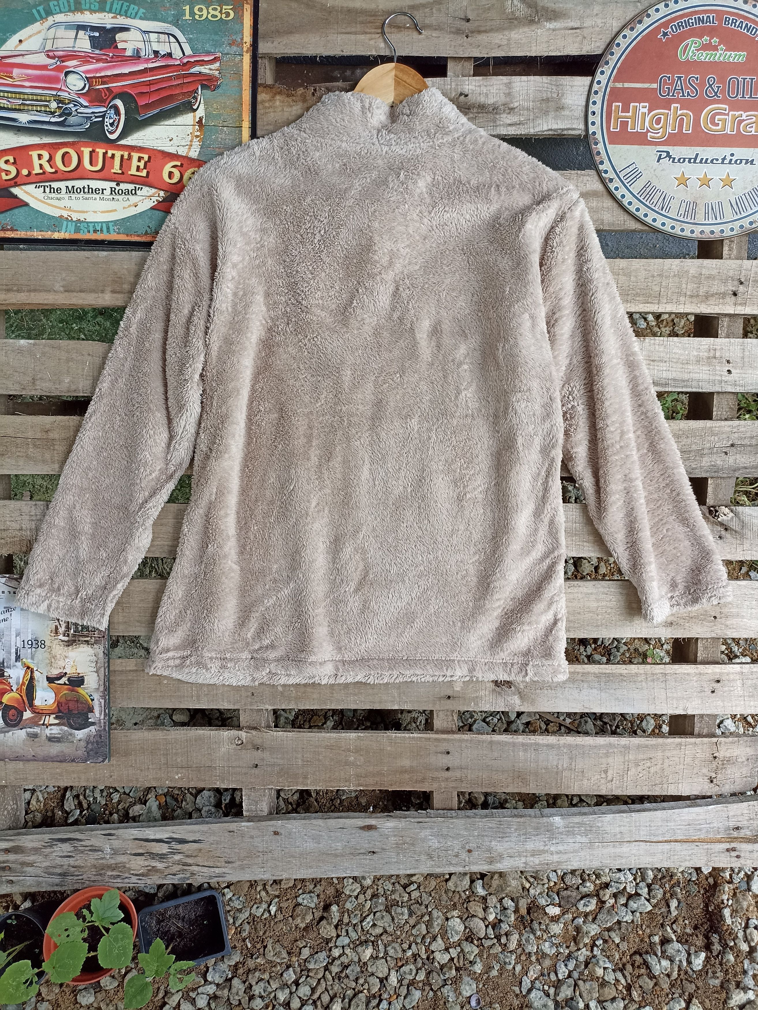 Disney × Uniqlo Disney Uniqlo Fuzzy Fleece Size US M / EU 48-50 / 2 - 3 Thumbnail
