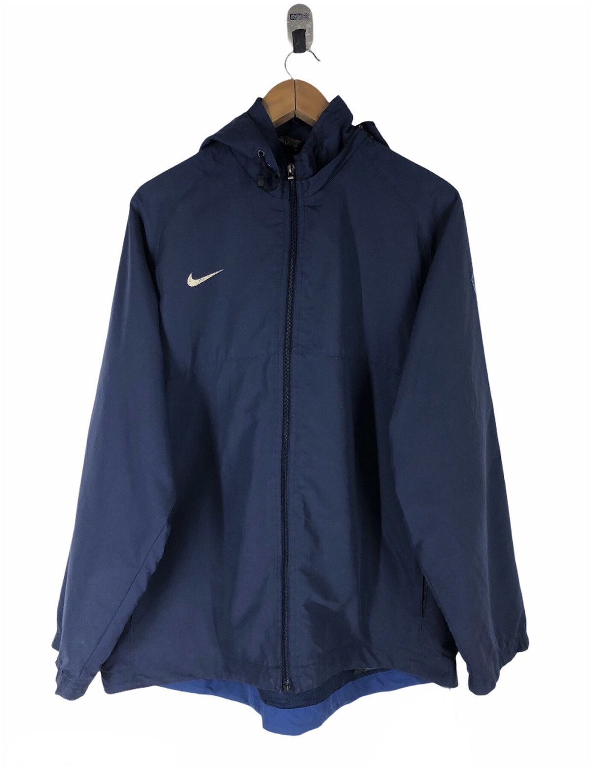 Nike × Vintage Vintage 90s NIKE big logo windbreaker jacket cw21 Size US L / EU 52-54 / 3 - 1 Thumbnail