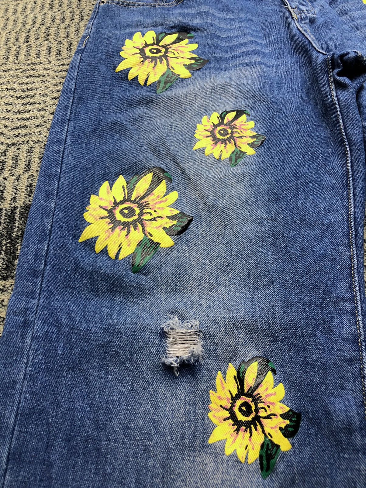 Japanese Brand Misslook Flower Print Inspire Denim Tears Faded Blue Jeans Size US 33 - 10 Thumbnail