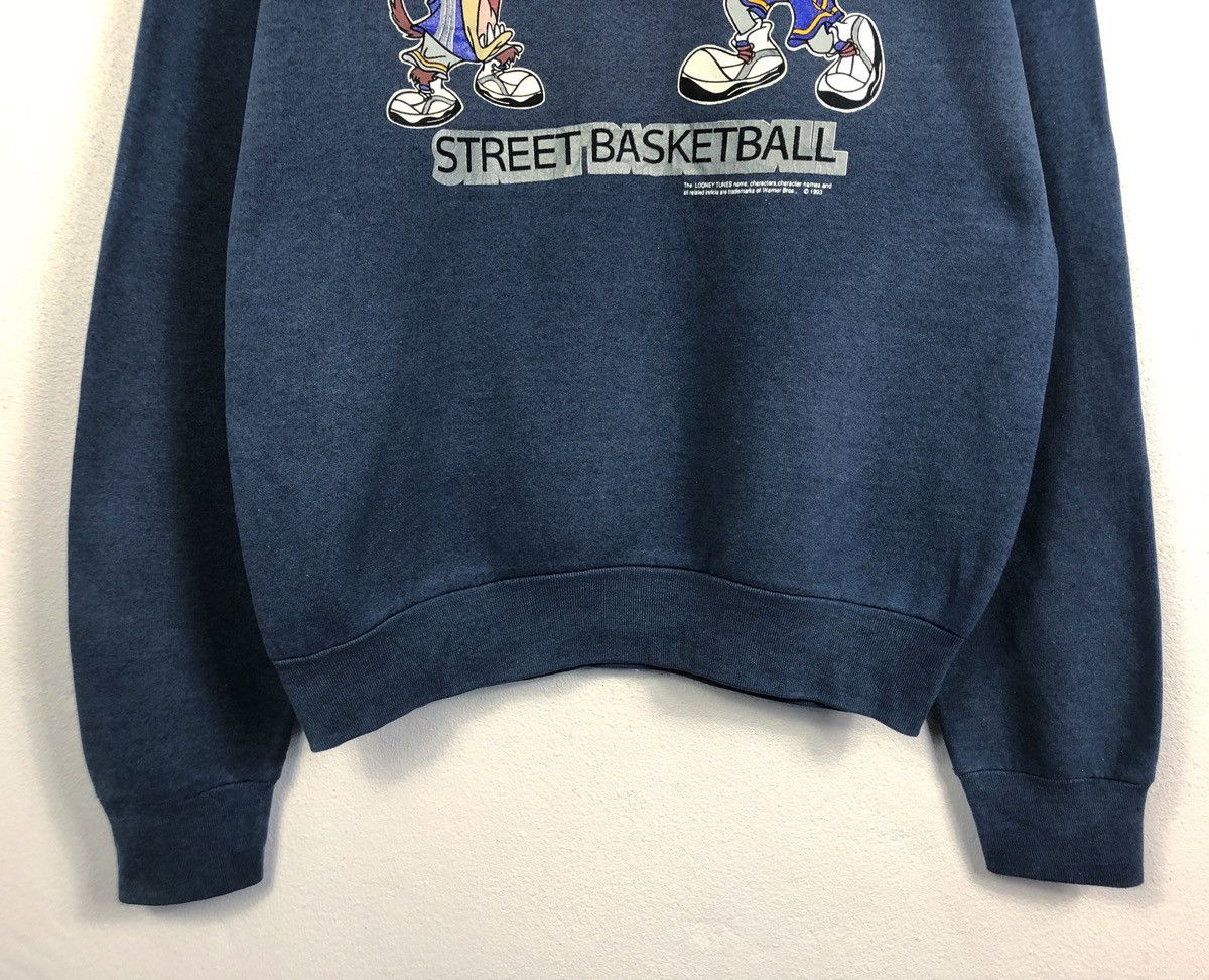 Vintage Vintage 1993 Looney Tunes Tazmania Bugs Bunny Sweatshirt Size US L / EU 52-54 / 3 - 5 Thumbnail