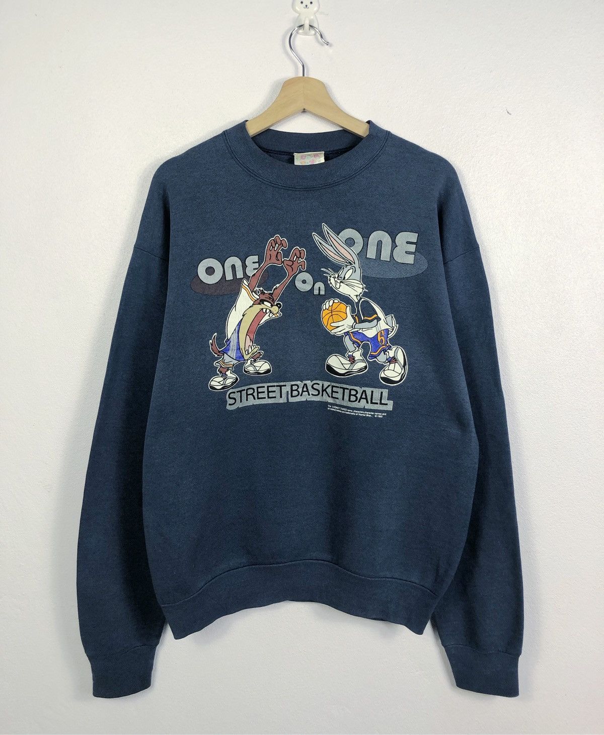 Vintage Vintage 1993 Looney Tunes Tazmania Bugs Bunny Sweatshirt Size US L / EU 52-54 / 3 - 1 Thumbnail
