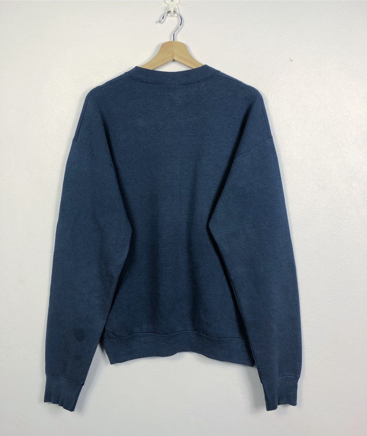 Vintage Vintage 1993 Looney Tunes Tazmania Bugs Bunny Sweatshirt Size US L / EU 52-54 / 3 - 8 Thumbnail