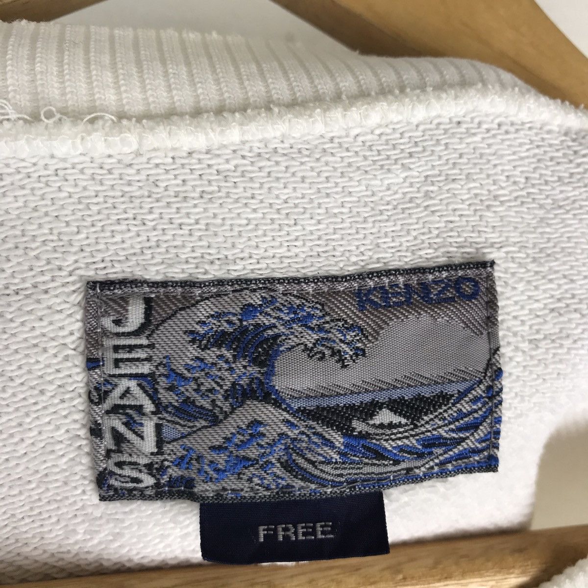 Kenzo Vintage Kenzo Jeans Leopard Motive Spell Out Sweatshirt Size US L / EU 52-54 / 3 - 11 Thumbnail