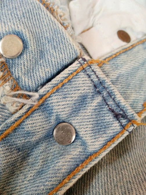Levi's 90s Vintage Levi's 501 Made In USA Distressed Jeans 32x31 Size US 32 / EU 48 - 9 Thumbnail