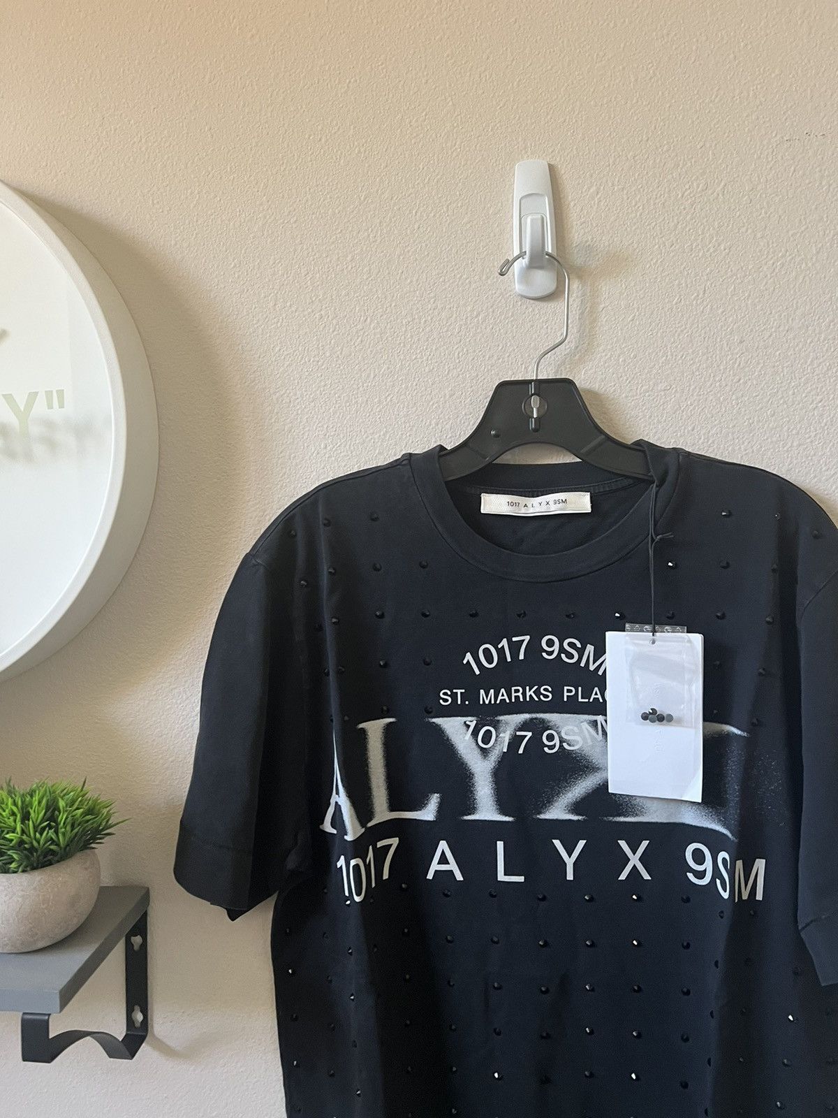 1017 ALYX 9SM 1017 ALYX 9SM Sequin Logo T-Shirt Size US XL / EU 56 / 4 - 2 Thumbnail