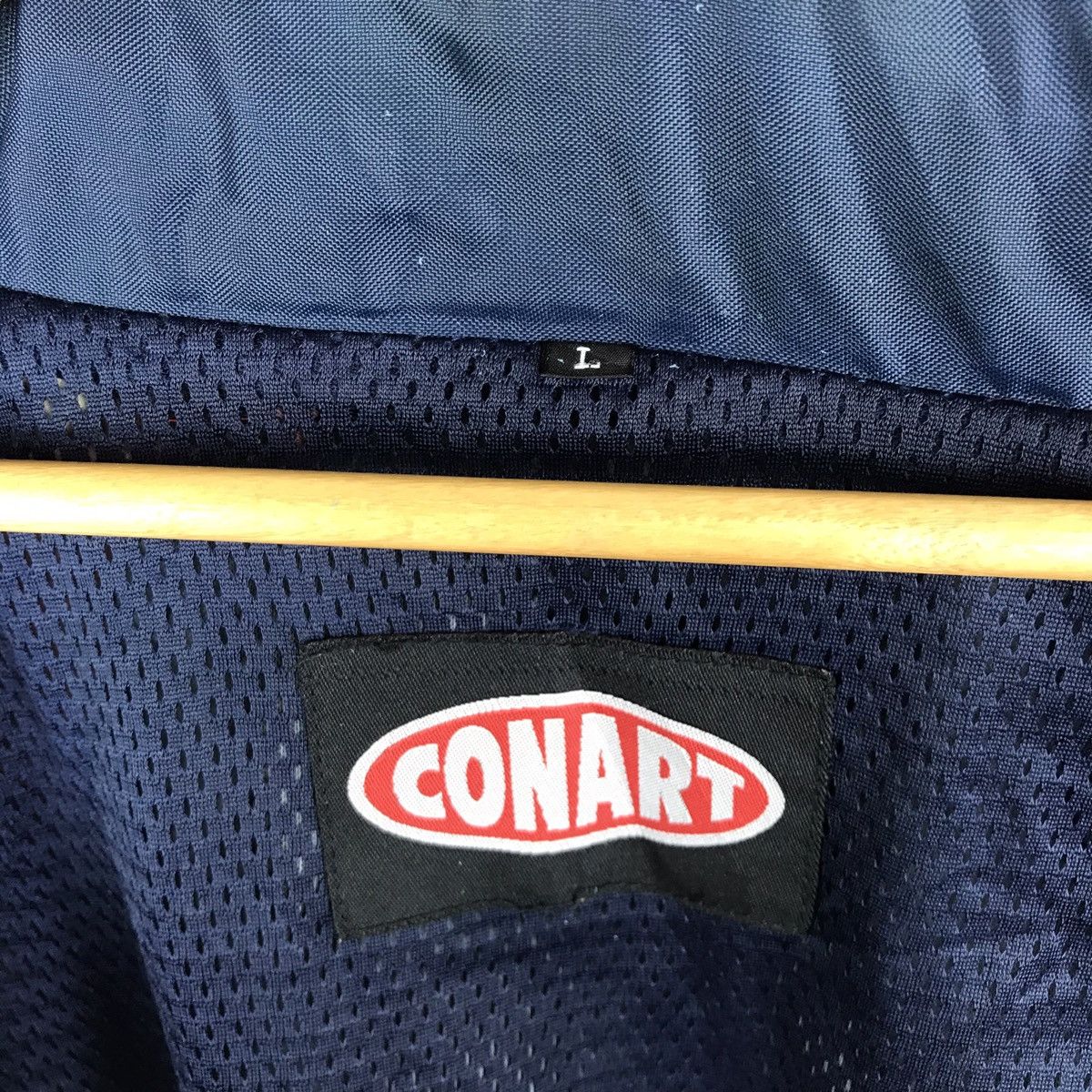 Vintage Vintage Conart Hip Hop Windbreaker Zip Up Light Jacket Size US L / EU 52-54 / 3 - 6 Thumbnail