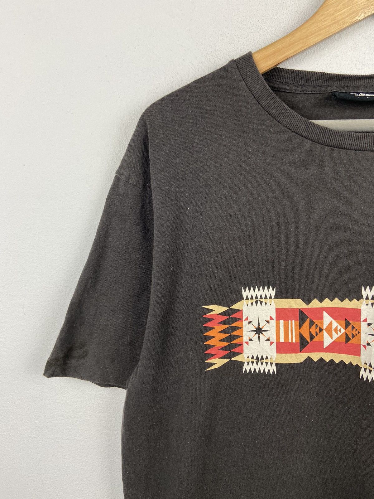 Vintage Vintage Bear Surf Native Design Rare Tee Size US L / EU 52-54 / 3 - 3 Thumbnail