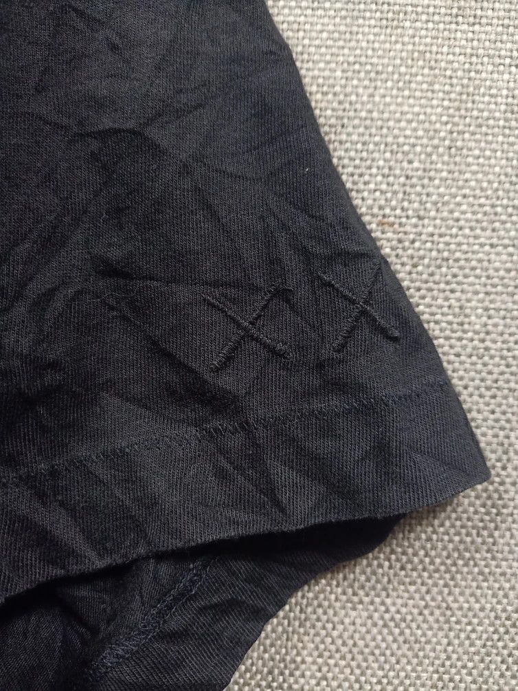 Kaws × Uniqlo vintage t shirt kaws very rare Size US M / EU 48-50 / 2 - 3 Thumbnail