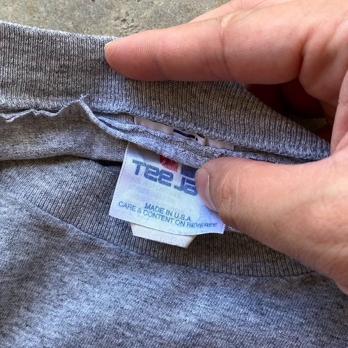 Tommy Hilfiger Vintage 1997 Tasmanian Devil x Tommy Size US XL / EU 56 / 4 - 7 Thumbnail
