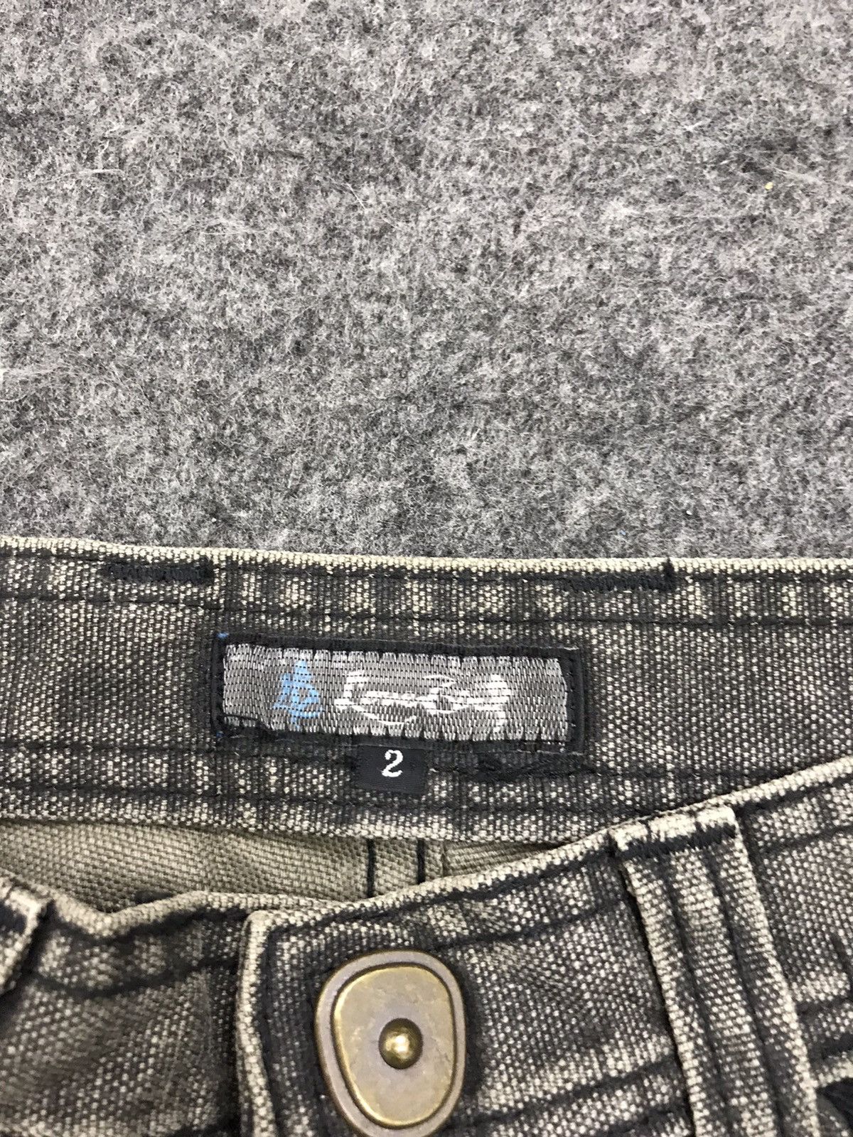 Japanese Brand Vintage 90s Love Surf Distressed Denim Cargo Tactical Jeans Size 28" / US 6 / IT 42 - 4 Thumbnail