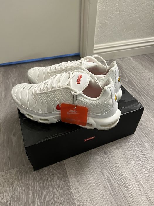 supreme airmax plus