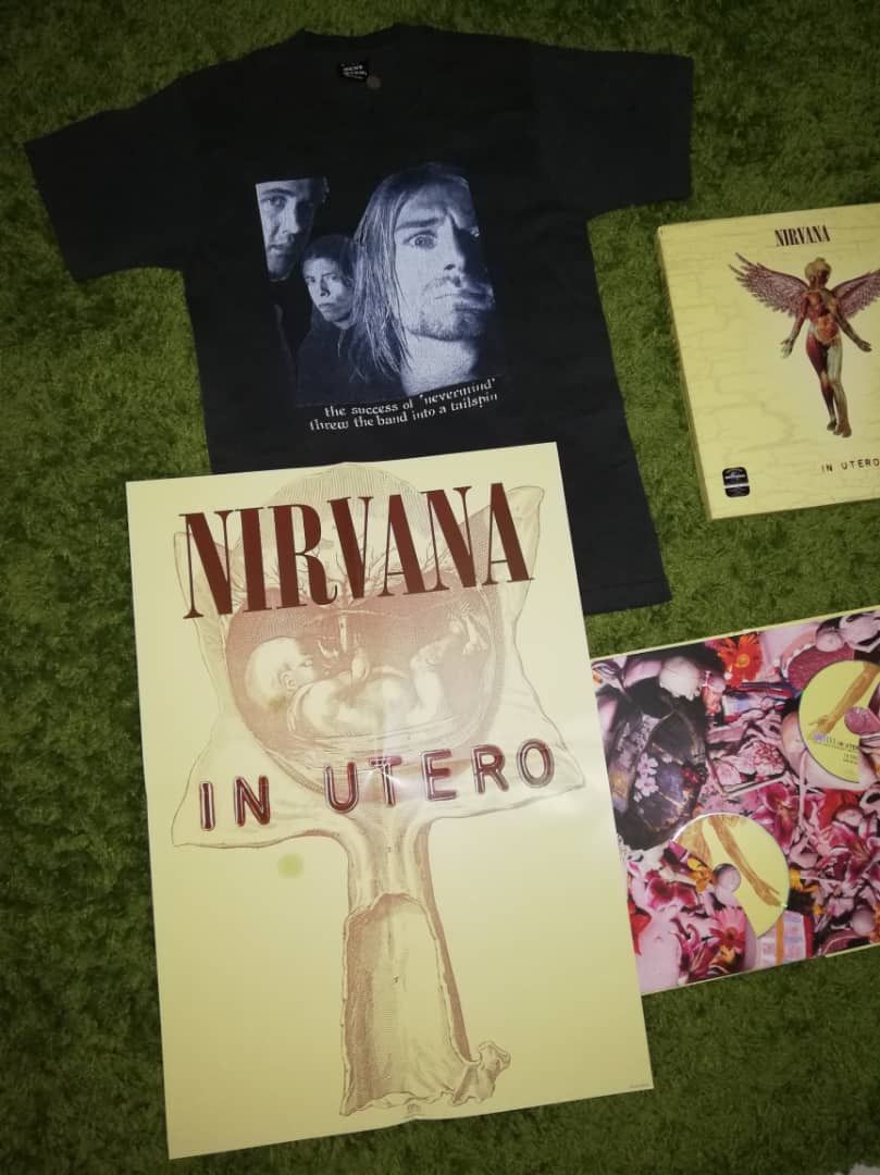 Band Tees 90s Nirvana IN UTERO Tshirt + Original CDs + Poster Size US S / EU 44-46 / 1 - 12 Thumbnail