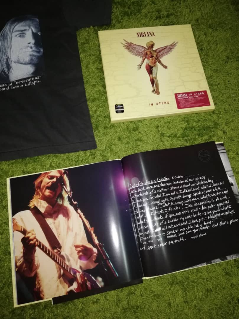 Band Tees 90s Nirvana IN UTERO Tshirt + Original CDs + Poster Size US S / EU 44-46 / 1 - 8 Thumbnail