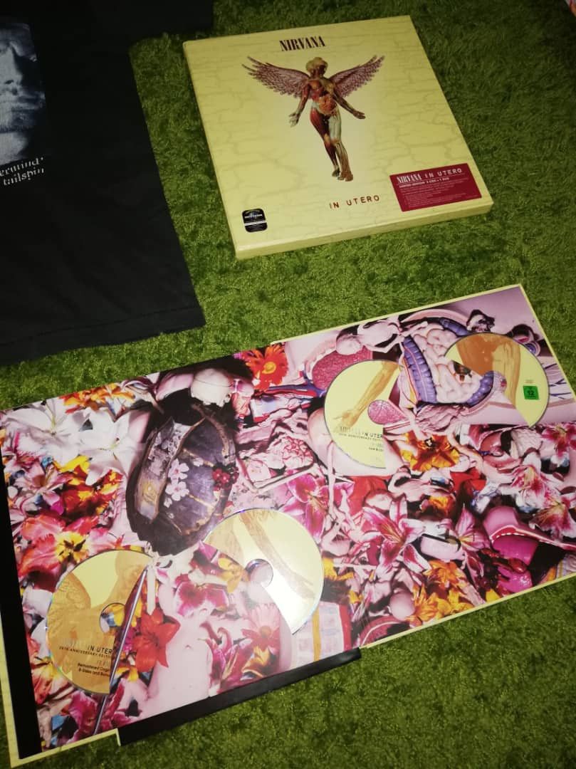 Band Tees 90s Nirvana IN UTERO Tshirt + Original CDs + Poster Size US S / EU 44-46 / 1 - 9 Thumbnail