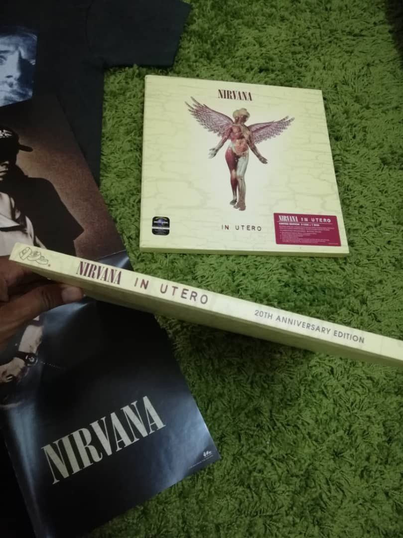 Band Tees 90s Nirvana IN UTERO Tshirt + Original CDs + Poster Size US S / EU 44-46 / 1 - 11 Thumbnail