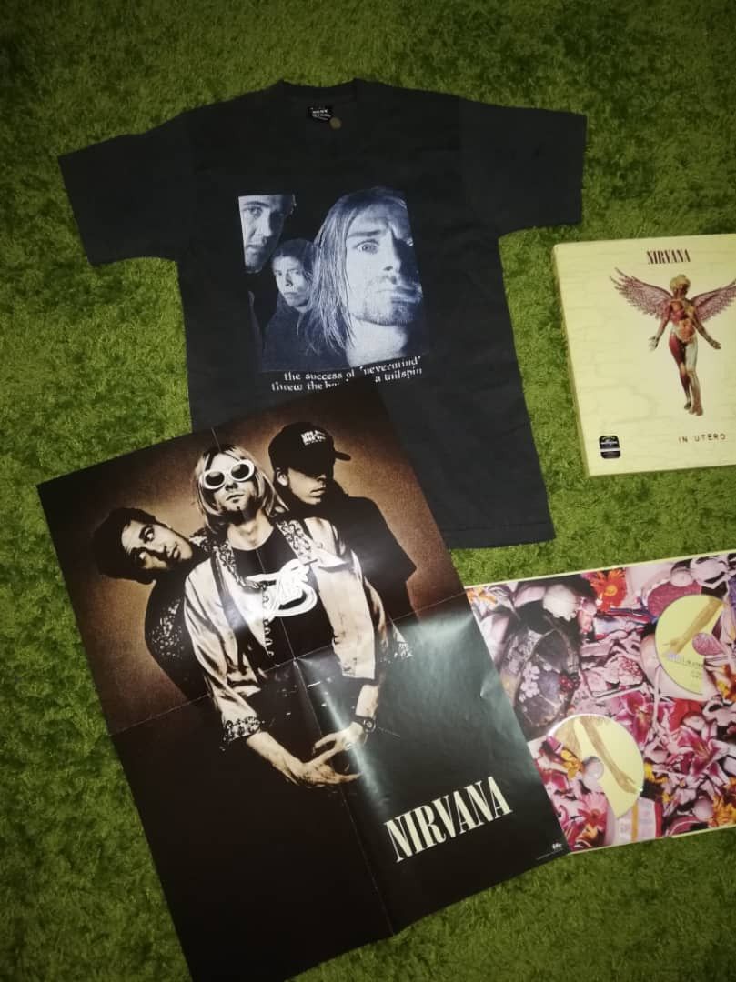 Band Tees 90s Nirvana IN UTERO Tshirt + Original CDs + Poster Size US S / EU 44-46 / 1 - 2 Thumbnail