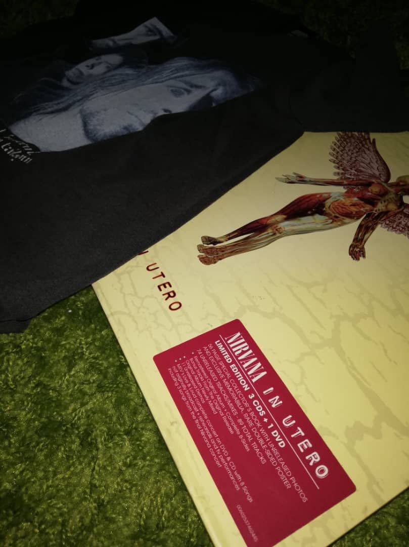 Band Tees 90s Nirvana IN UTERO Tshirt + Original CDs + Poster Size US S / EU 44-46 / 1 - 15 Thumbnail